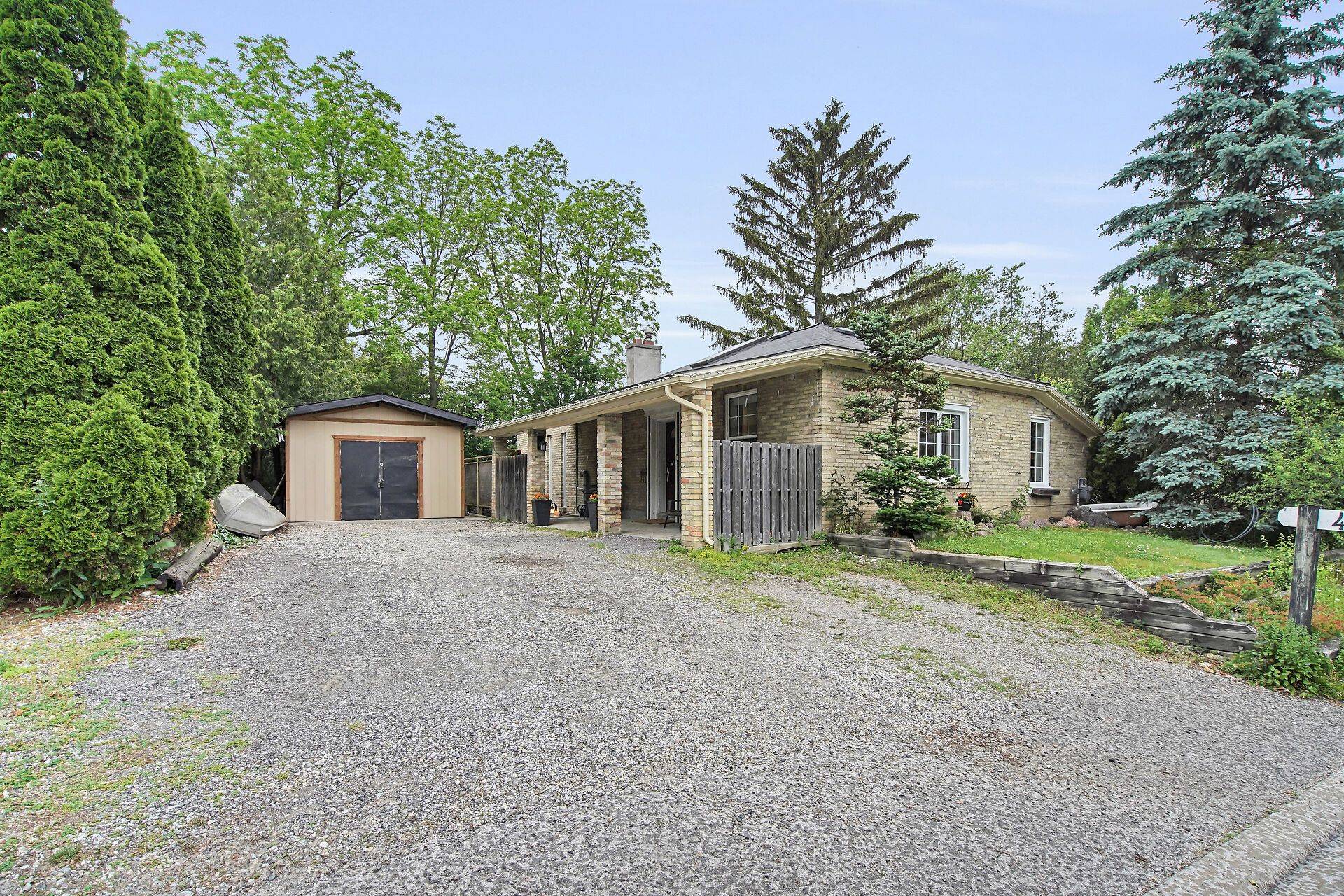 425 OLD WONDERLAND RD, London South, ON N6K 3R1