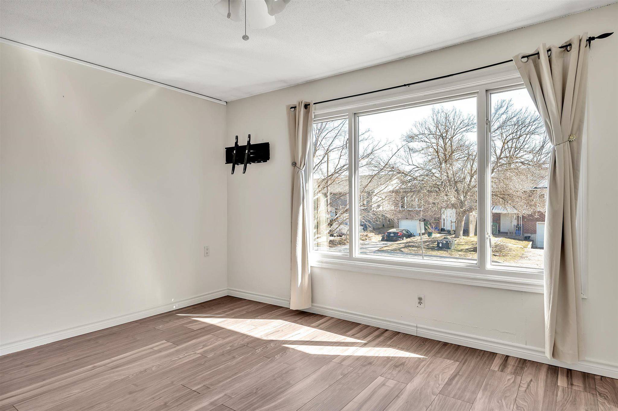 719 Mountain Ash RD, Peterborough South, ON K9J 8K1