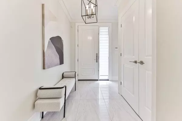 Mississauga, ON L5H 2P8,34B Pine AVE N