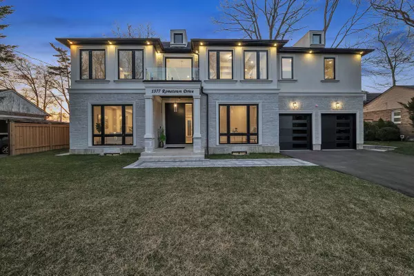 1377 Rometown DR, Mississauga, ON L5E 2T5