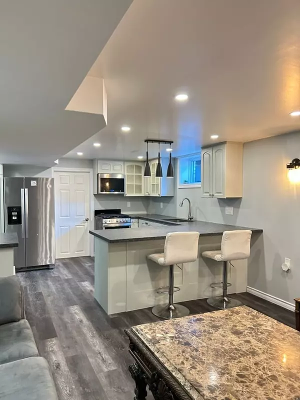 Hamilton, ON L8K 5S1,15 Hildegard DR #LOWER