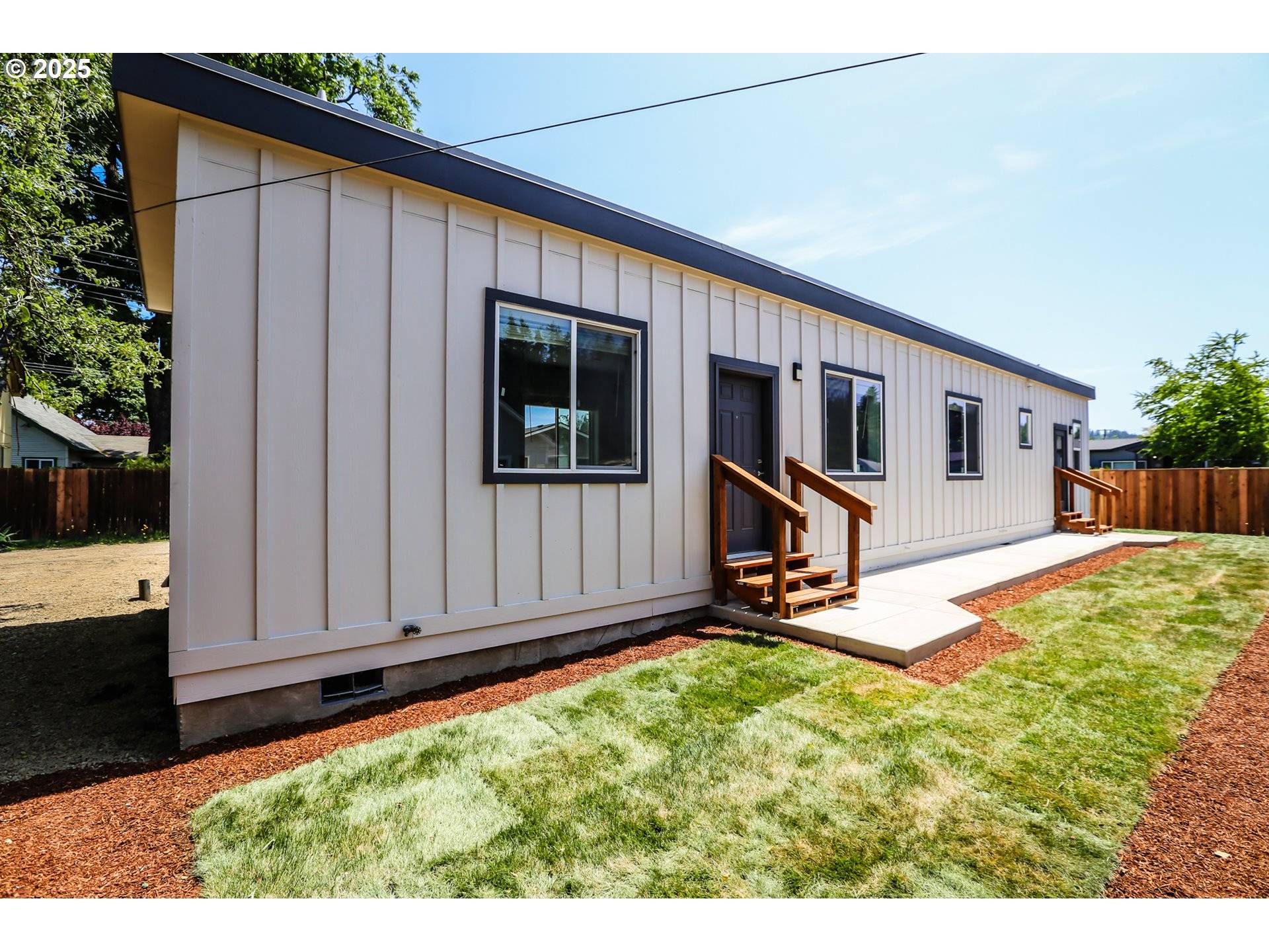 116 W J ST, Springfield, OR 97477
