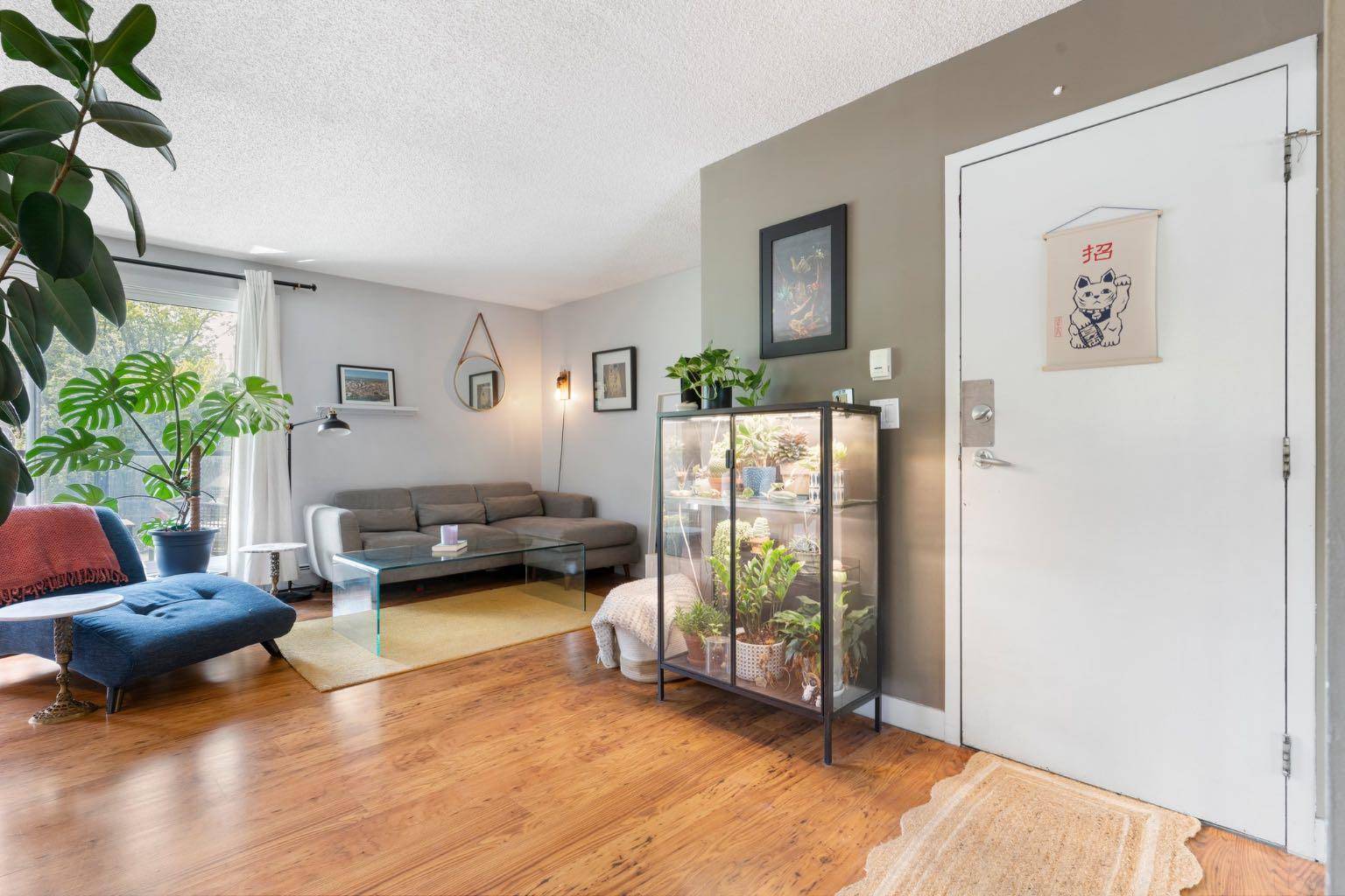 Calgary, AB T2T 4E3,1810 16 ST SW #101