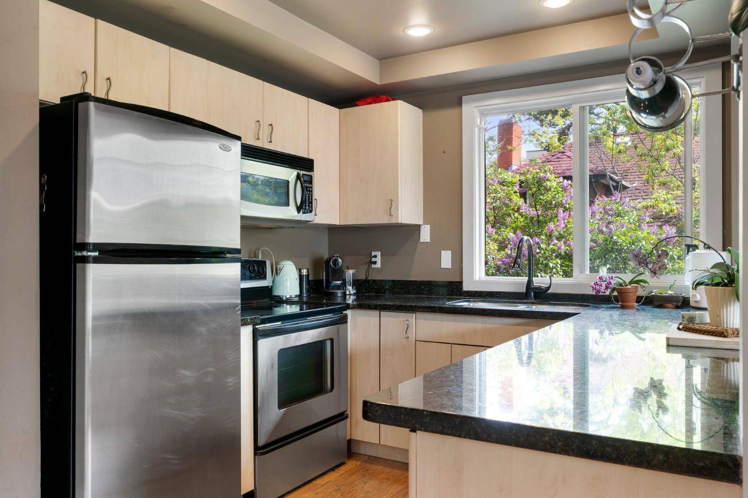 Calgary, AB T2T 4E3,1810 16 ST SW #101