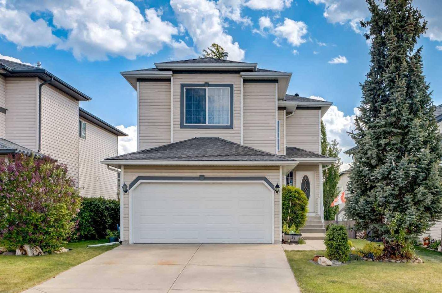 23 Tuscarora Close Northwest, Calgary, AB T3L 2B7