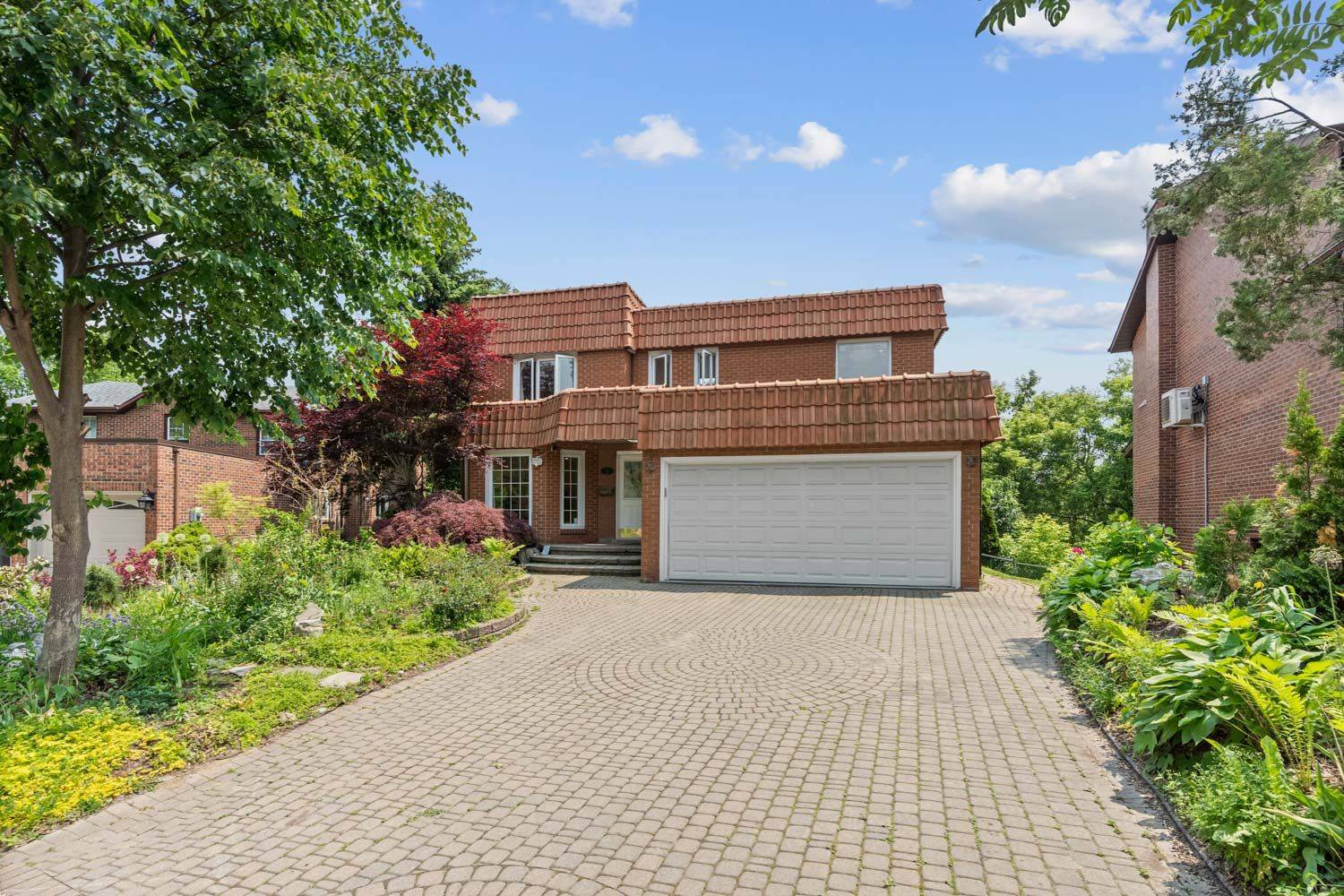 Toronto C15, ON M2H 3L3,4 Saddletree DR