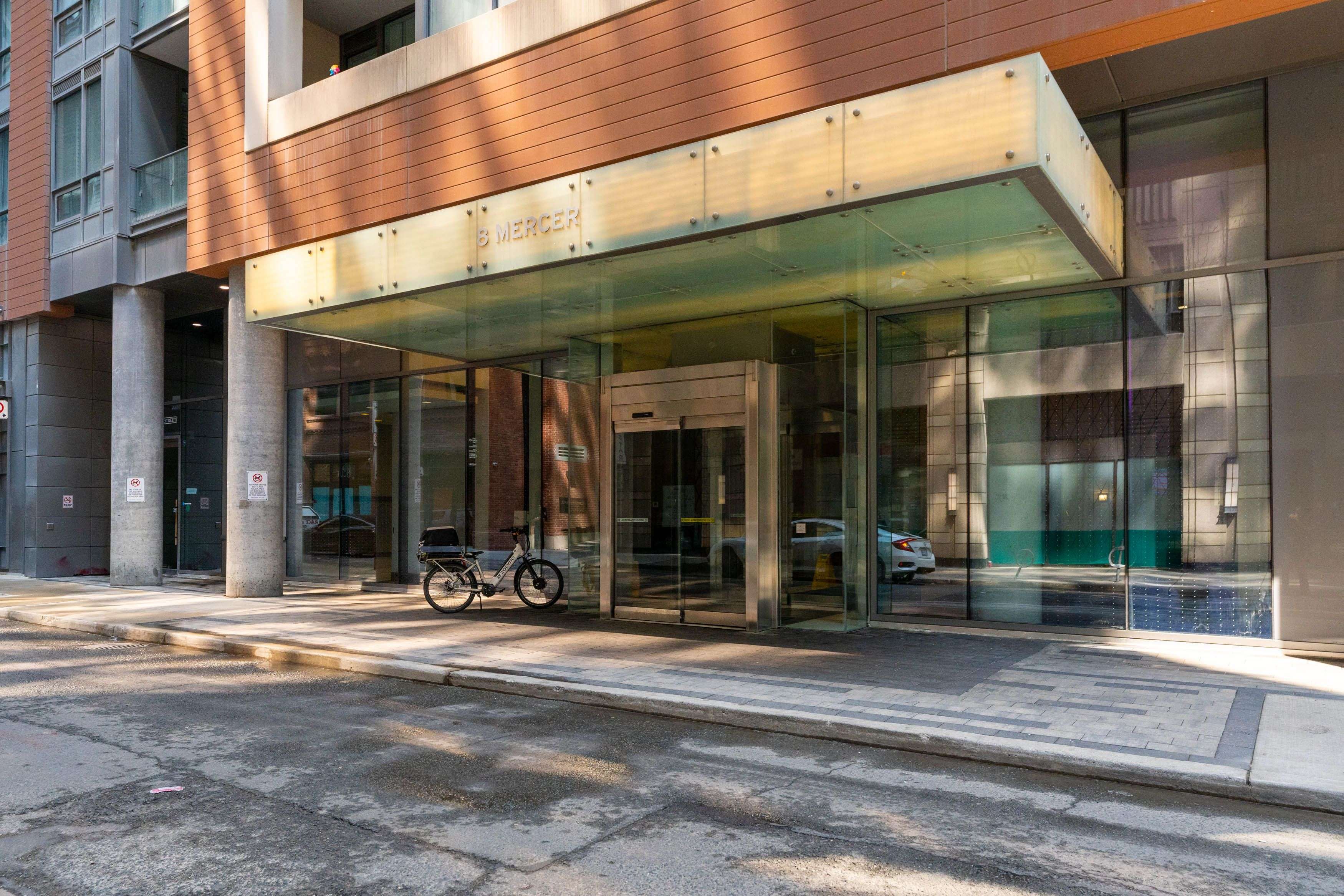 Toronto C01, ON M5V 0C4,8 Mercer ST #327