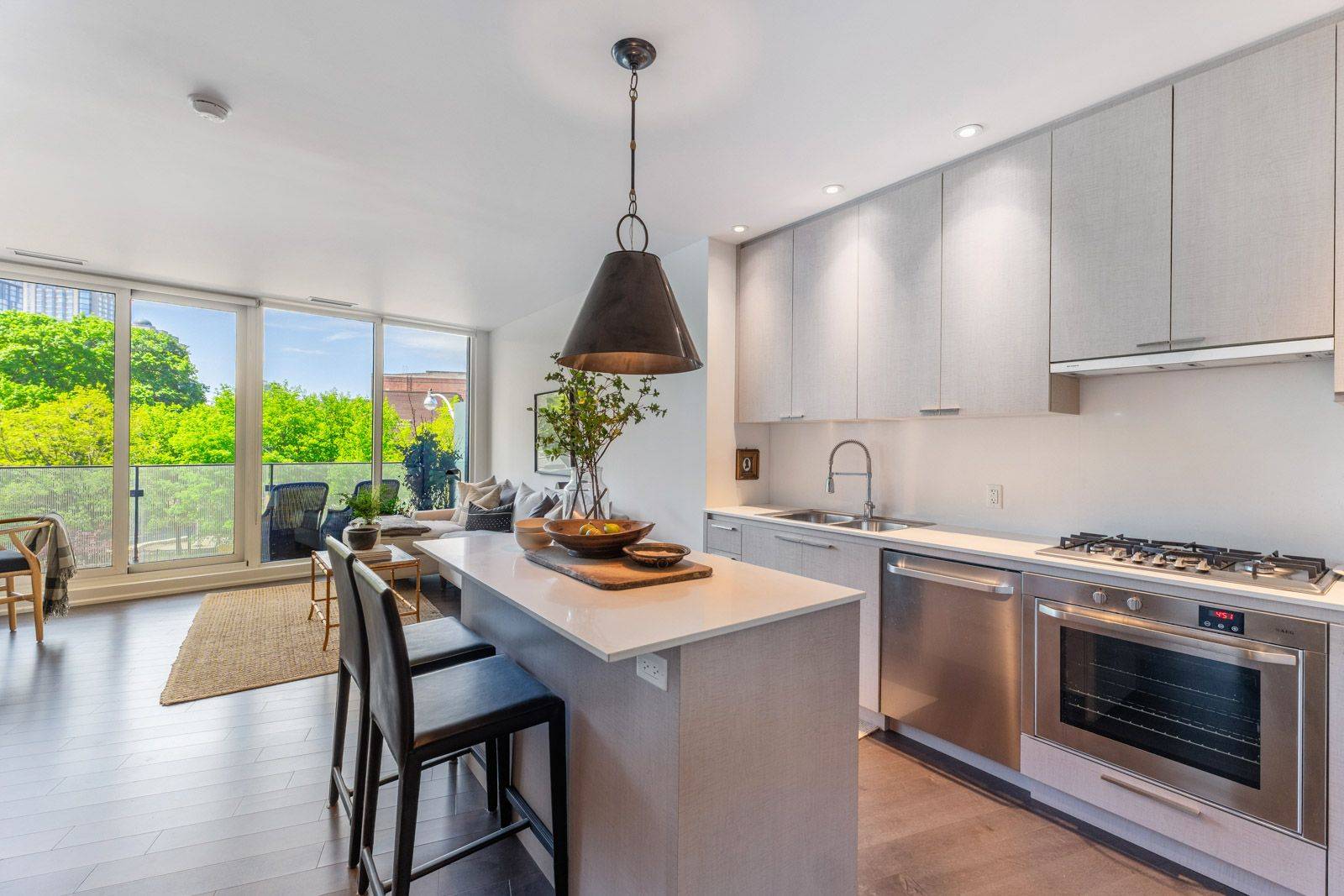Toronto C02, ON M5R 0A5,88 Davenport RD #306