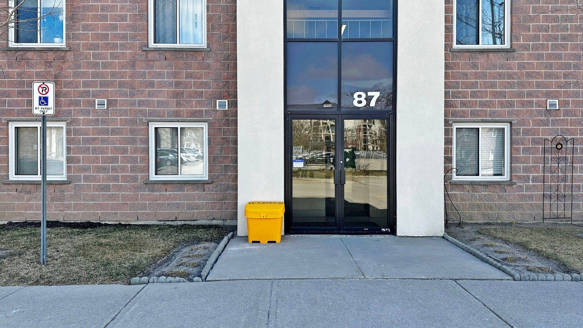 Clarington, ON L1C 5J8,87 Aspen Springs DR #207
