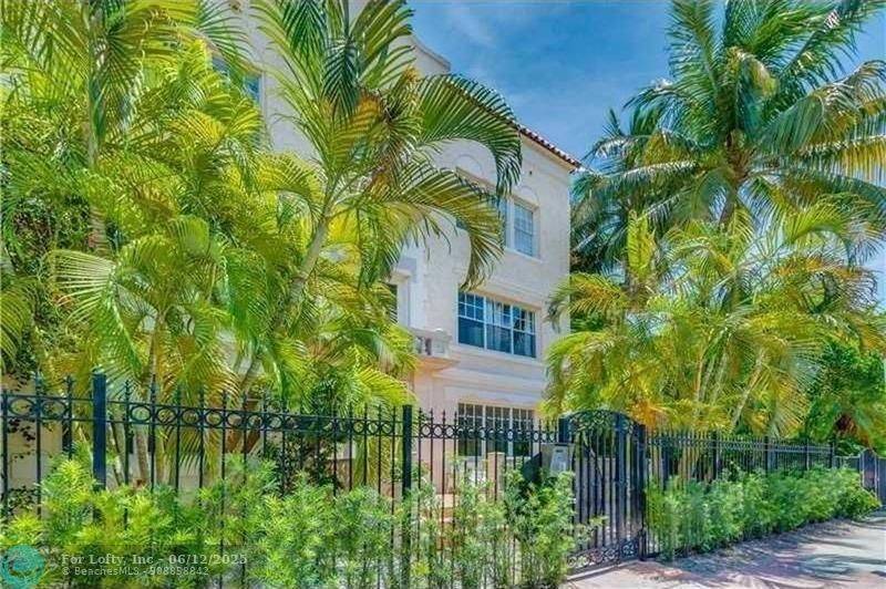 1611 Michigan Ave #2, Miami Beach, FL 33139