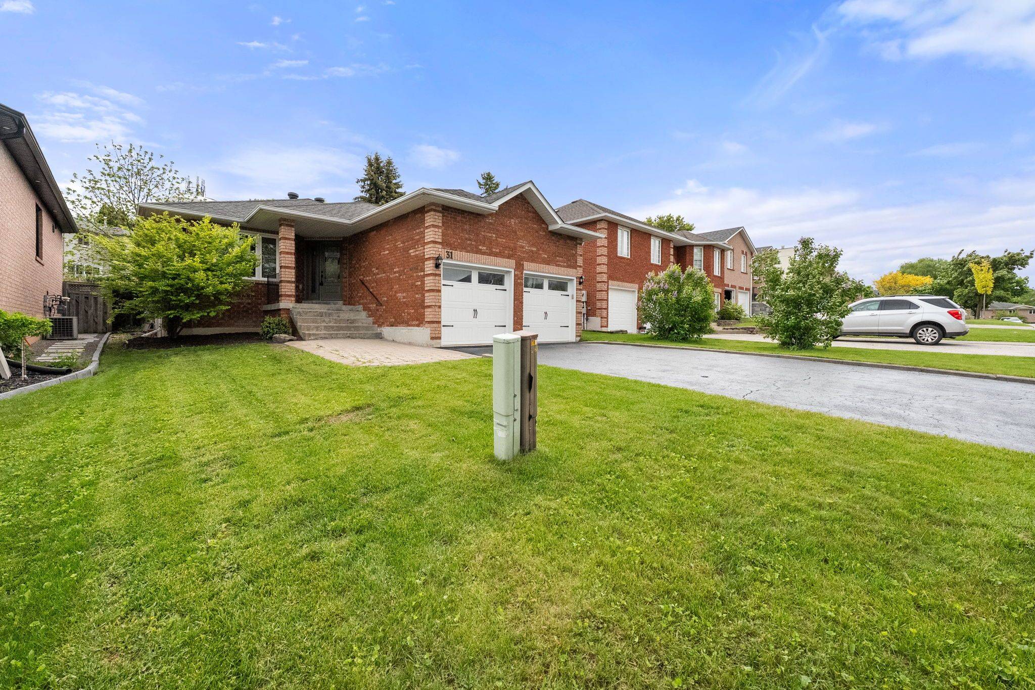 Bradford West Gwillimbury, ON L3Z 2J1,31 Fox Run LN