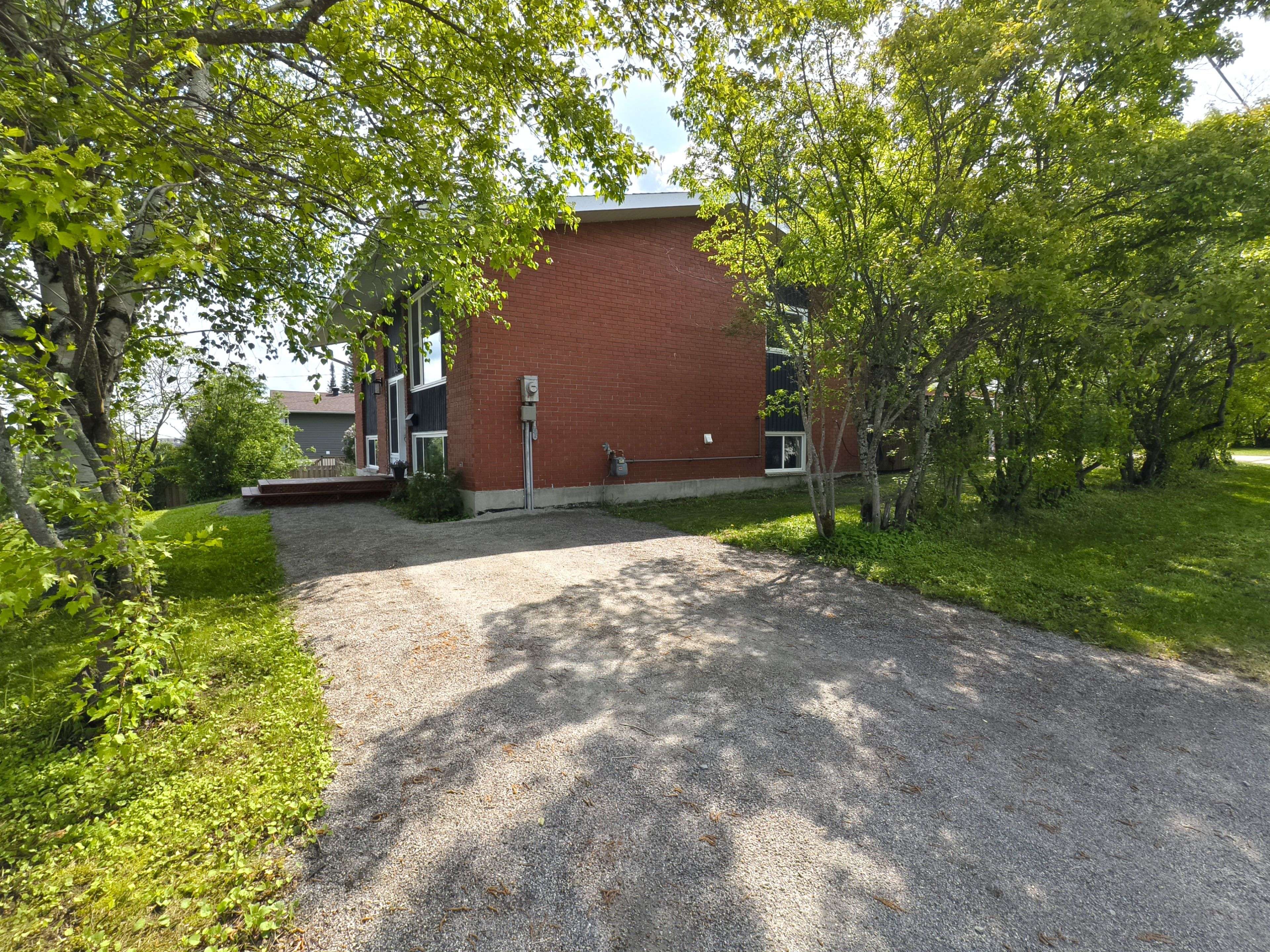 Timmins, ON P4N 5B3,345 Belleview ST