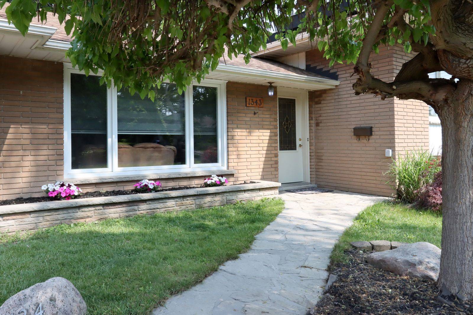 Mississauga, ON L4Y 1L6,1343 Melton DR