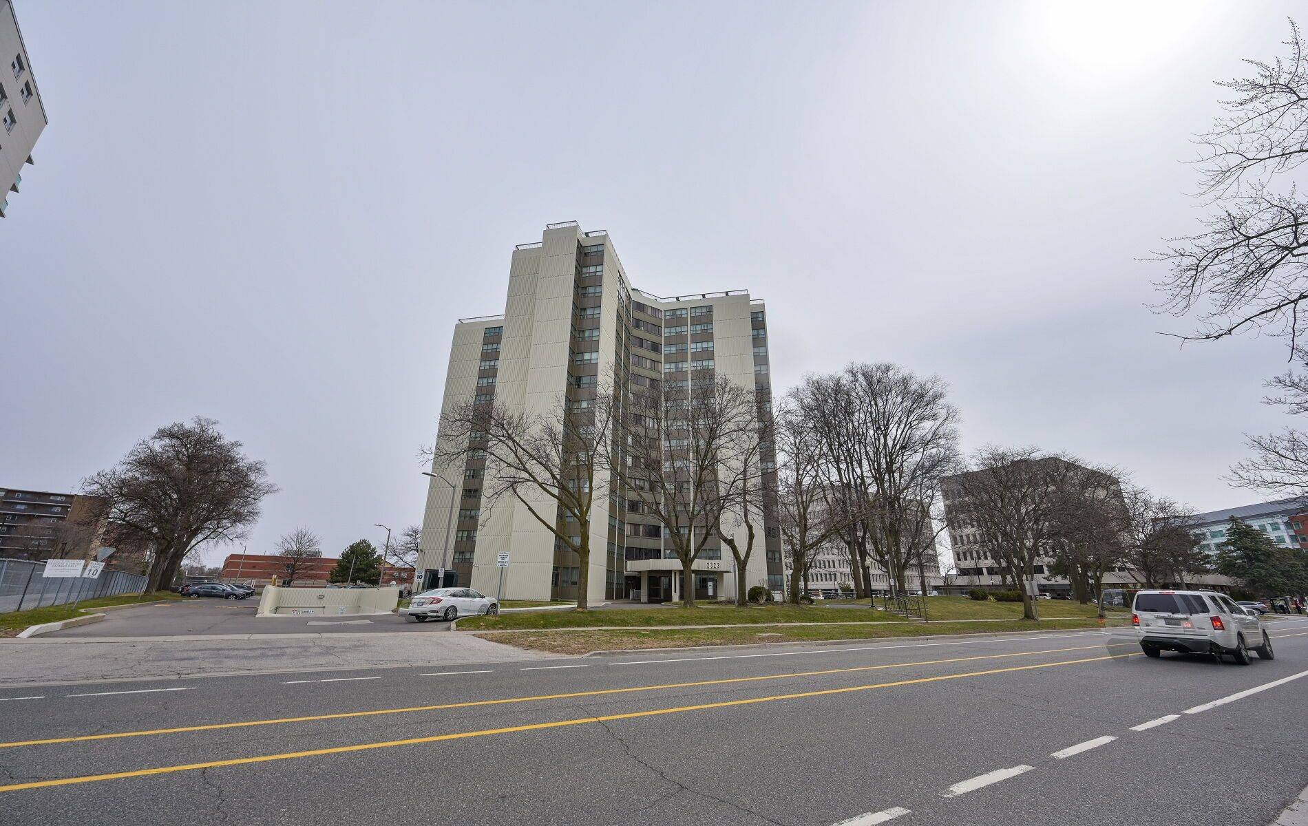 Mississauga, ON L5B 1R6,2323 Confederation Pkwy #1207