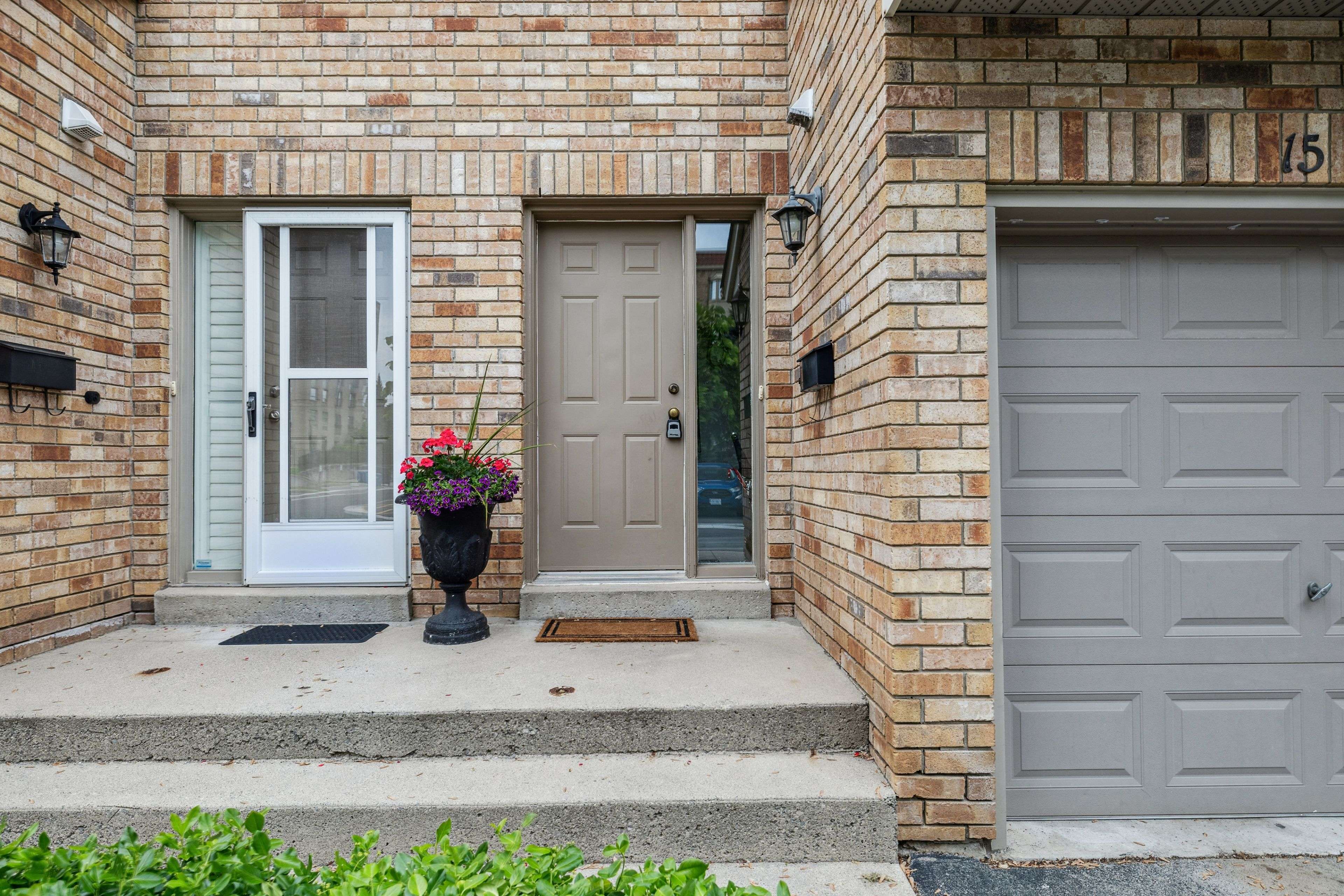 Burlington, ON L7M 4J7,2015 Cleaver AVE #15