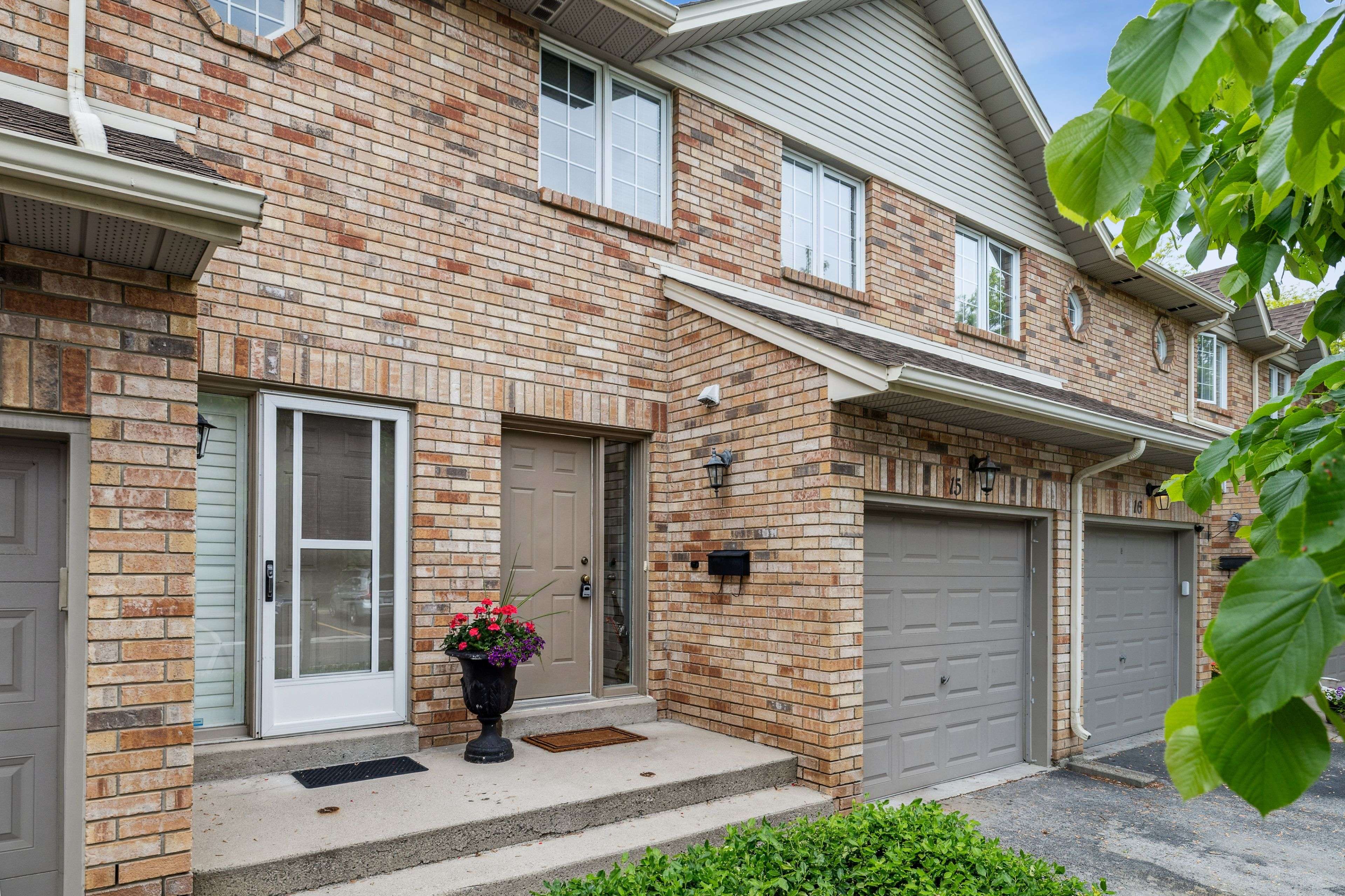 Burlington, ON L7M 4J7,2015 Cleaver AVE #15