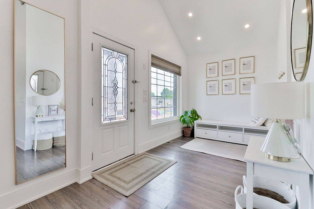 Toronto W06, ON M8W 3B8,112 Thirtieth ST