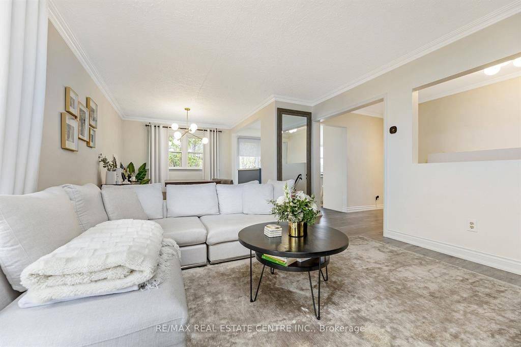 Burlington, ON L7P 1E7,2176 Sunnydale DR