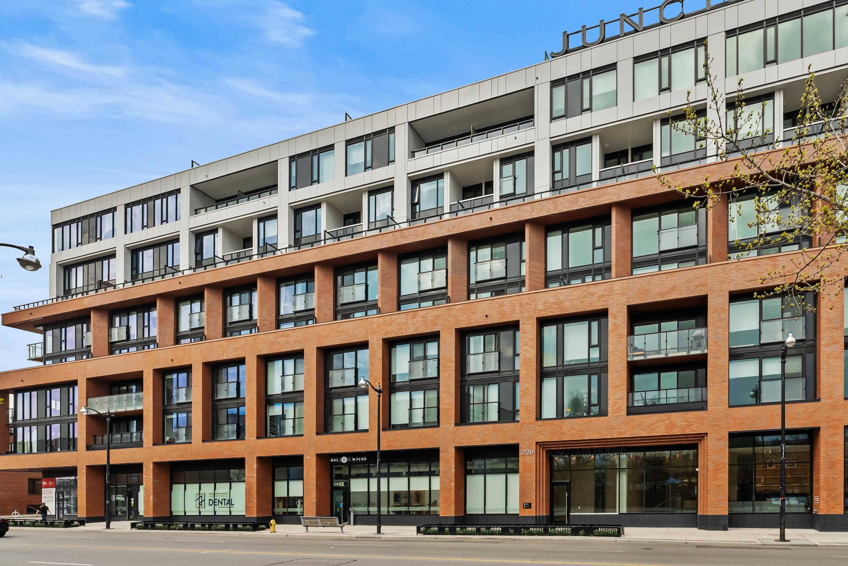 Toronto W02, ON M6P 1Y2,2720 Dundas ST W #606