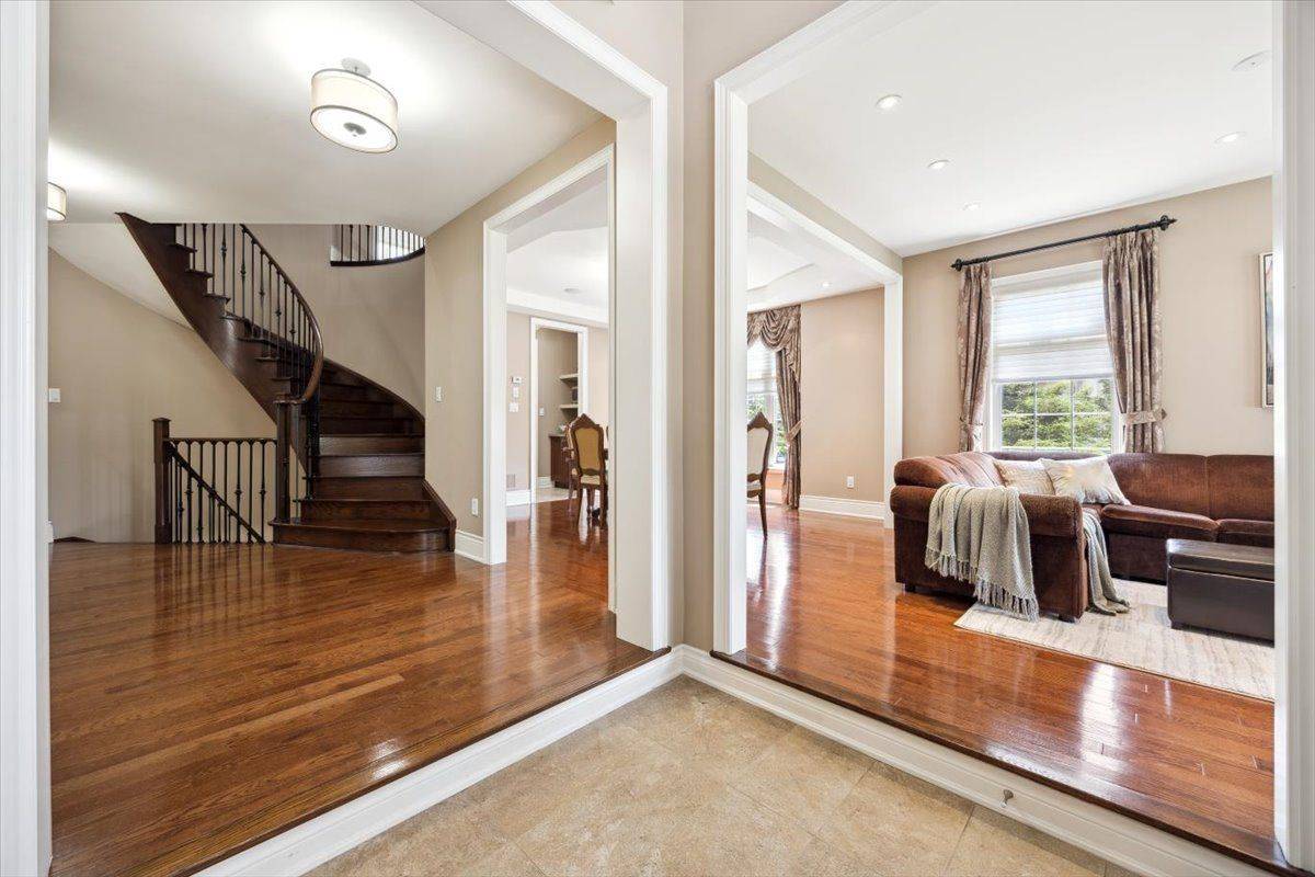 Brampton, ON L6X 0V4,113 Royal West DR
