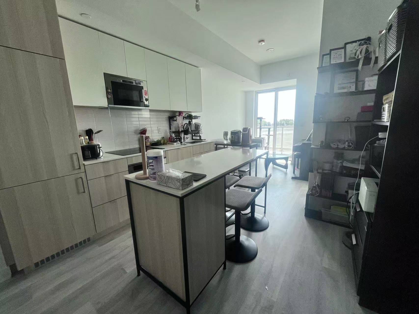 Mississauga, ON L5H 0A9,220 Missinnihe WAY #317