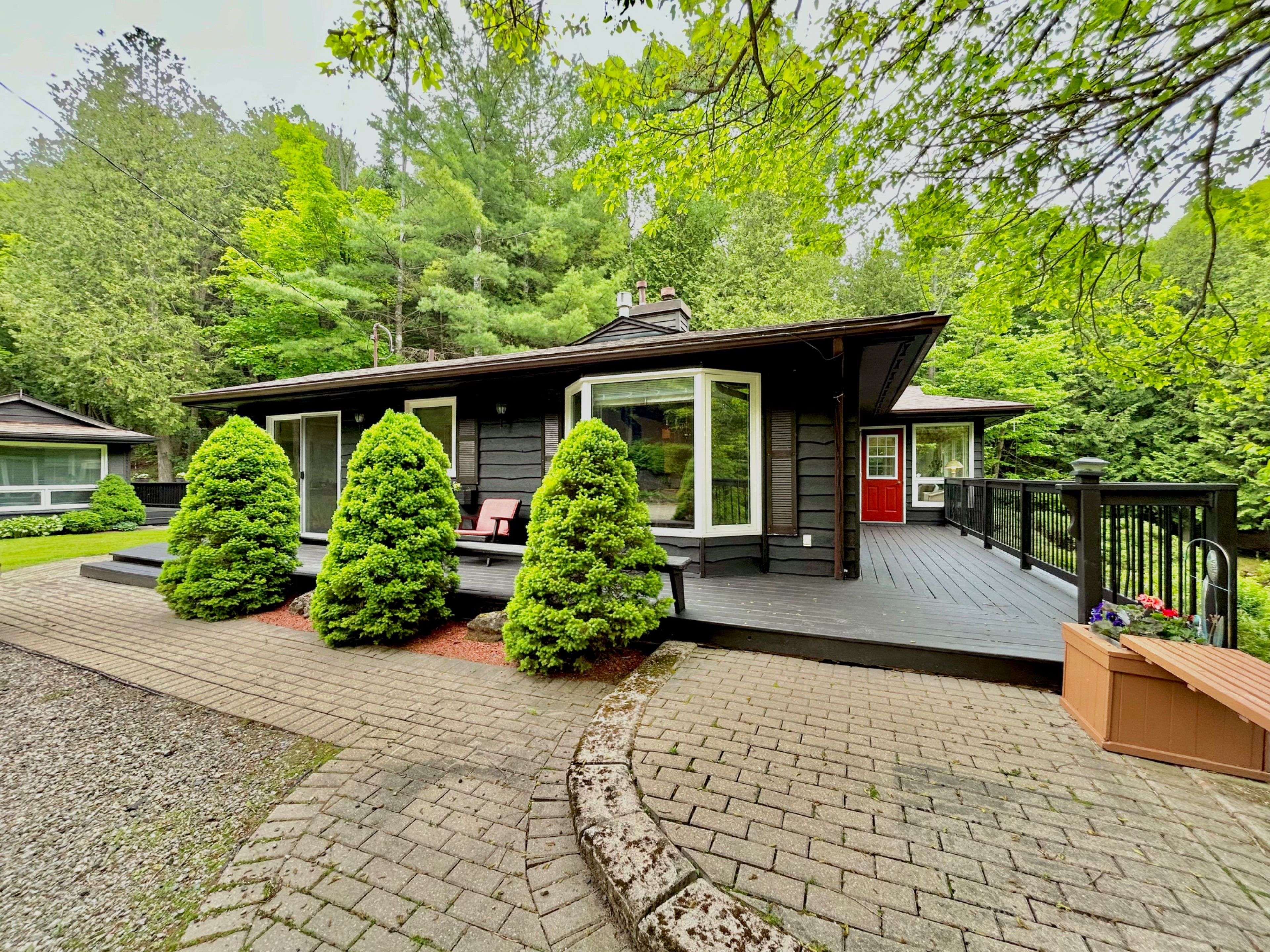 Mulmur, ON L9V 0E5,677303 Centre RD