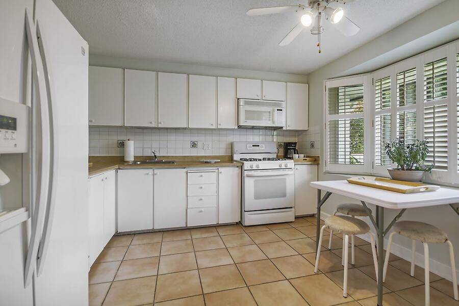 South Of Baseline To Knoxdale, ON K2G 0T7,58 Lindhurst CRES