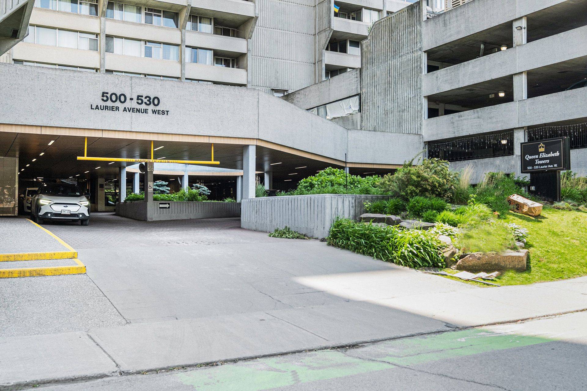 Ottawa Centre, ON K1R 7T1,530 Laurier AVE W #1002