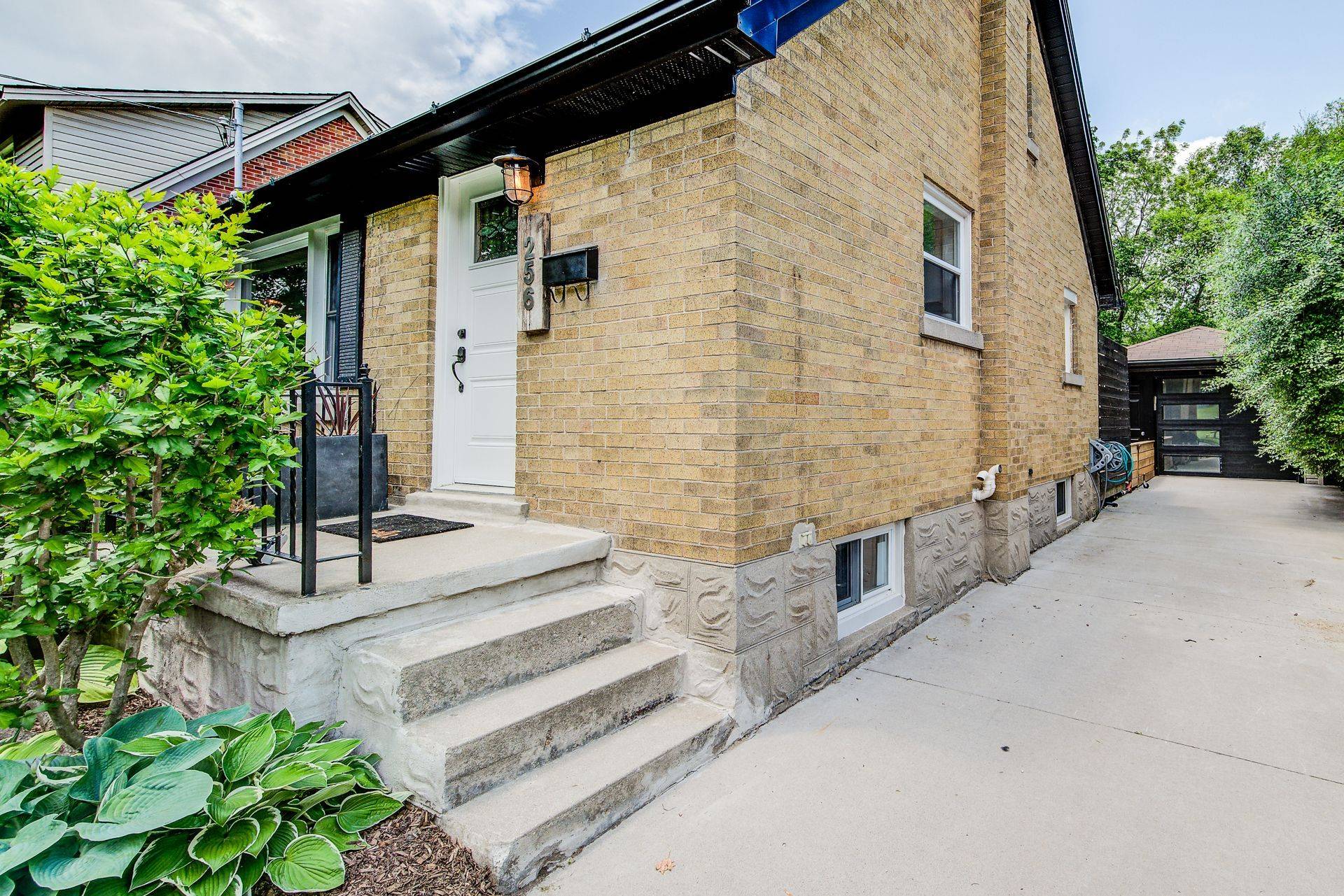 Kitchener, ON N2H 2K7,256 Mansion ST