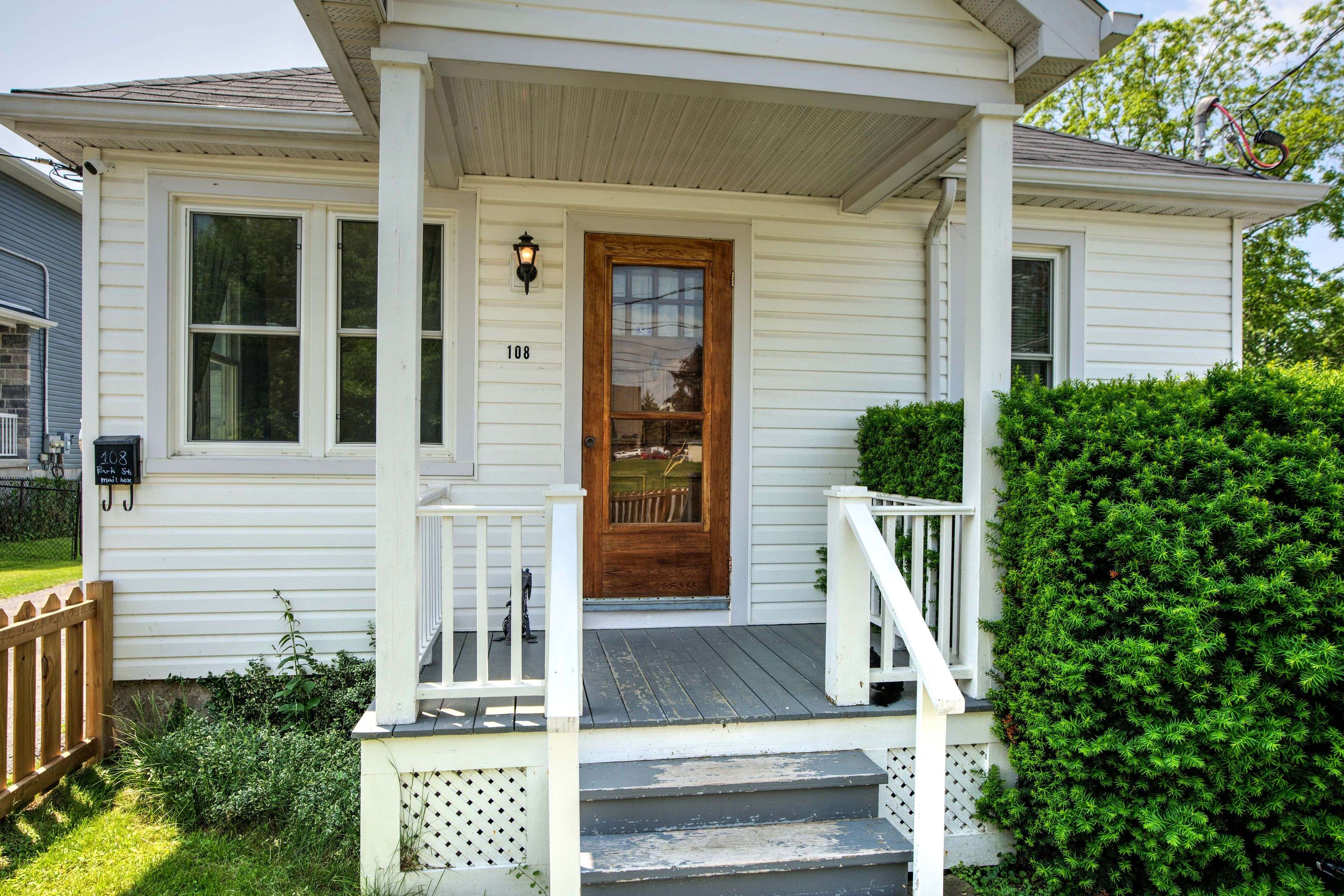 Kingston, ON K7L 1J8,108 Park ST