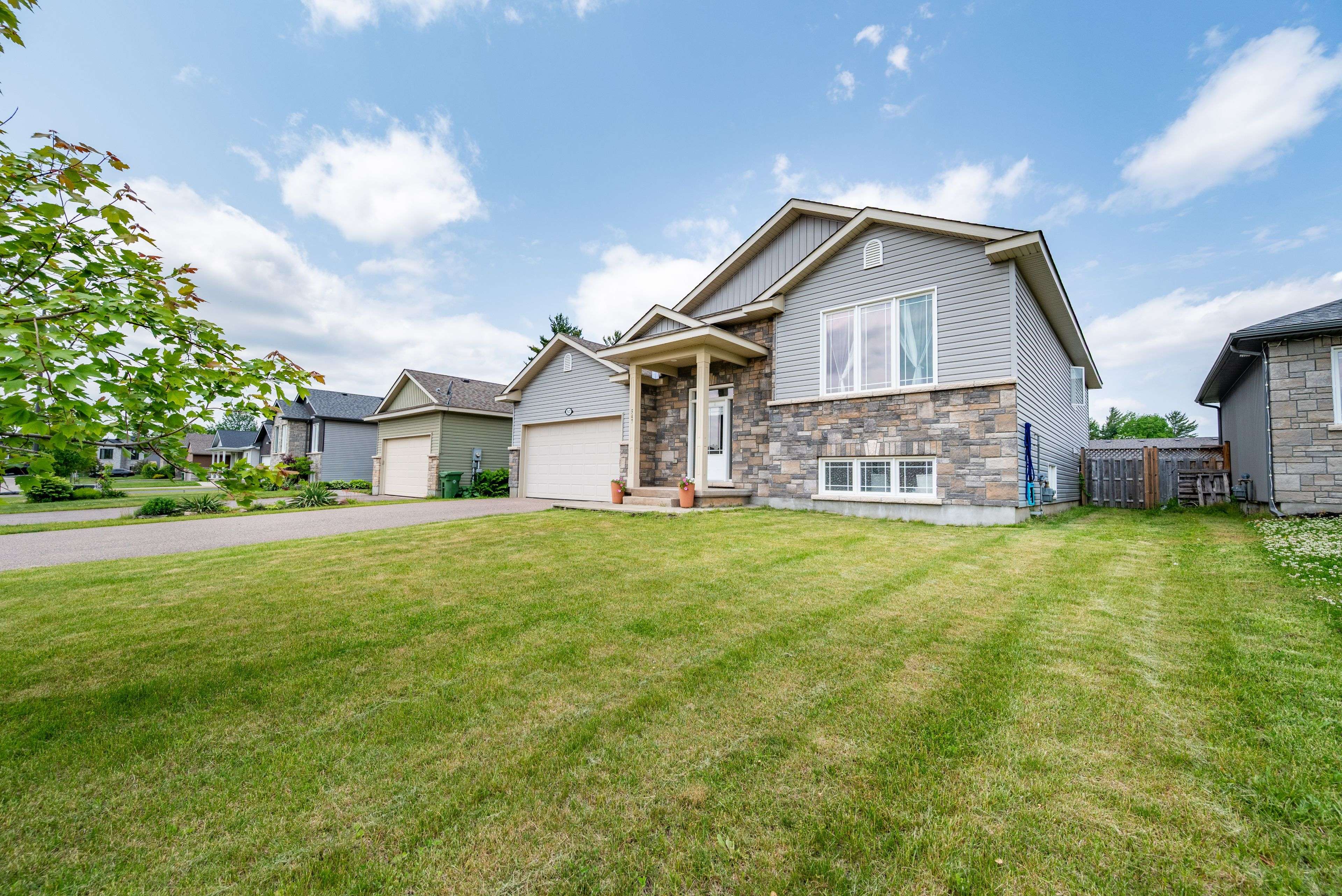 Petawawa, ON K8H 0C4,547 Gardner CRES