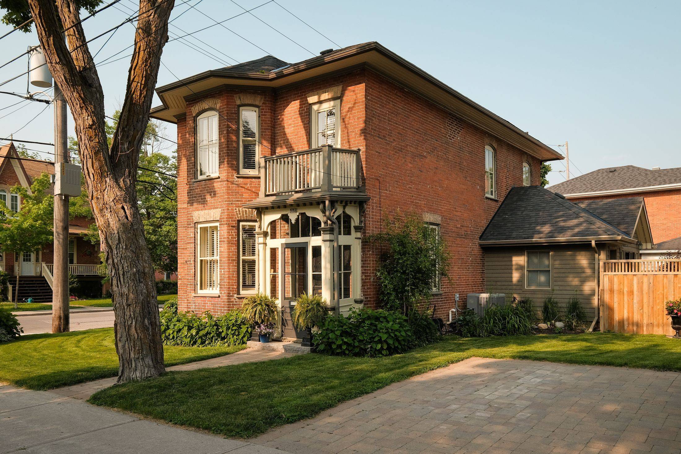 558 Harvey ST, Peterborough Central, ON K9H 3K9
