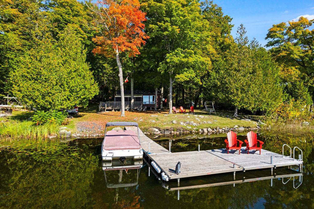 Lanark Highlands, ON K0G 1K0,365 HARDWOOD RIDGE RD