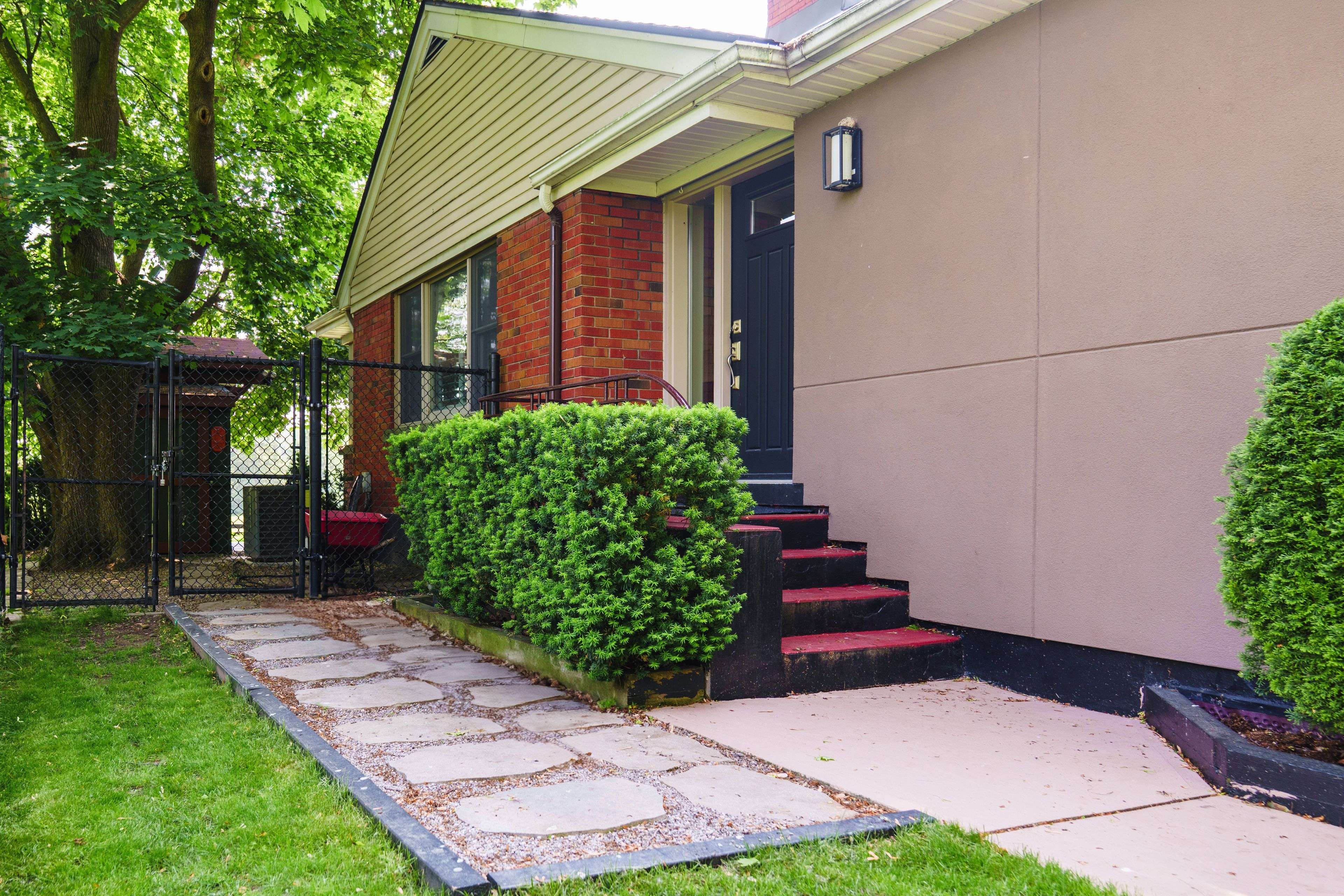 St. Catharines, ON L2R 3S4,111 Riverdale AVE