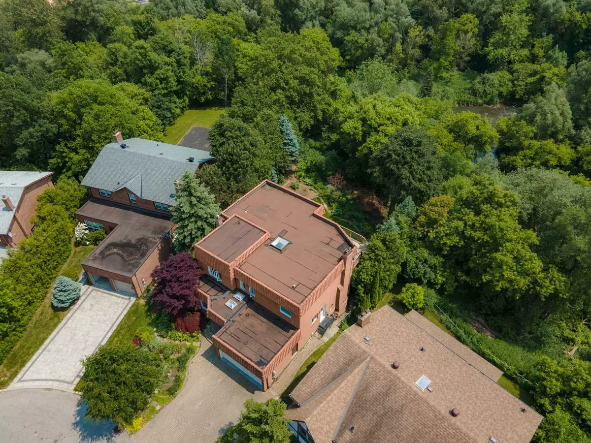 Toronto C15, ON M2H 3L3,4 Saddletree DR