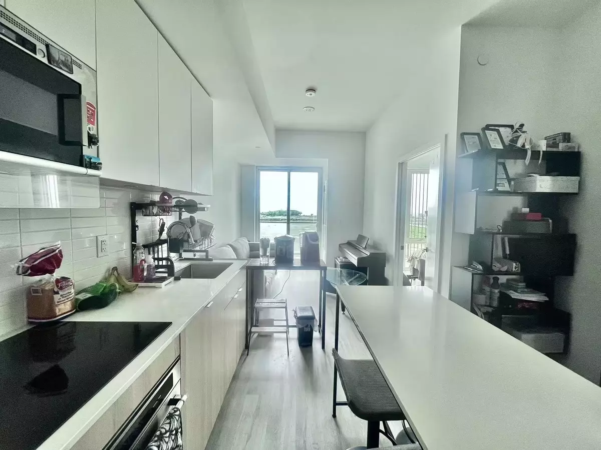 Mississauga, ON L5H 0A9,220 Missinnihe WAY #317