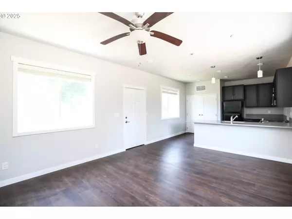 Springfield, OR 97477,116 W J ST