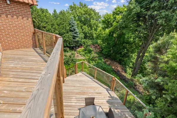 Toronto C15, ON M2H 3L3,4 Saddletree DR