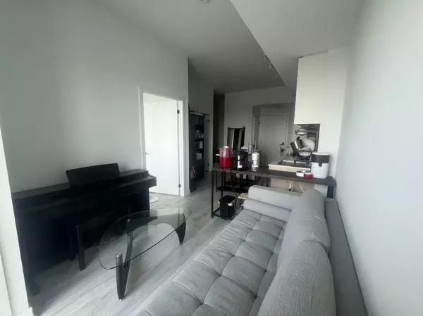 Mississauga, ON L5H 0A9,220 Missinnihe WAY #317