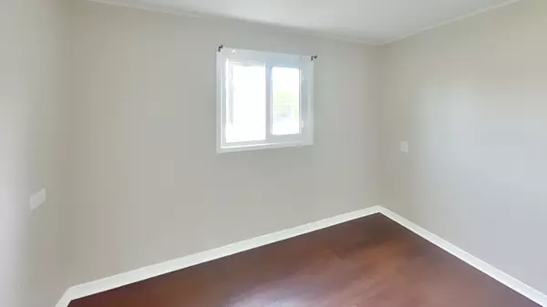 Hamilton, ON L8L 7P4,104 Rosslyn AVE N #2