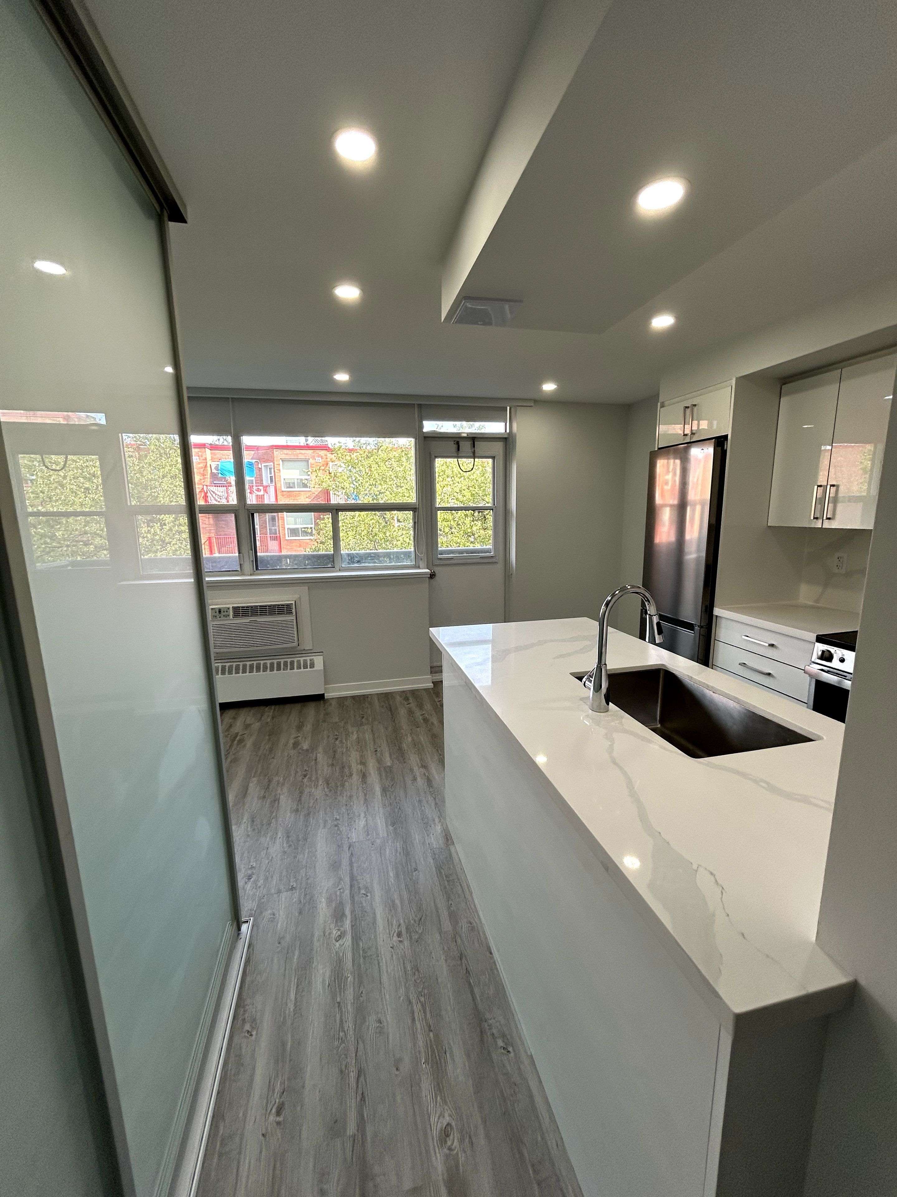 Toronto C02, ON M5R 2X1,15 Walmer RD #404