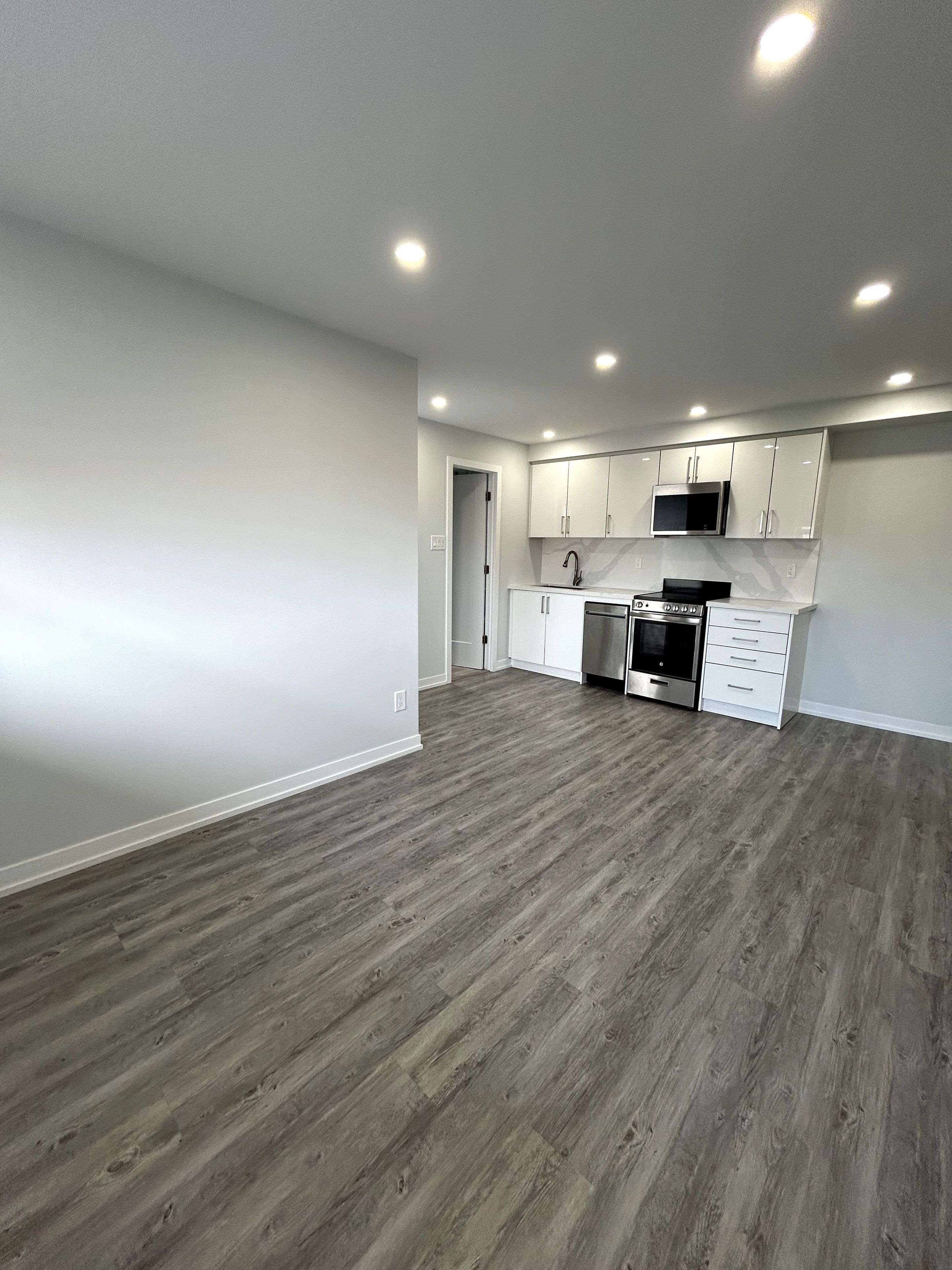 Toronto C02, ON M5R 2X1,15 Walmer RD #401