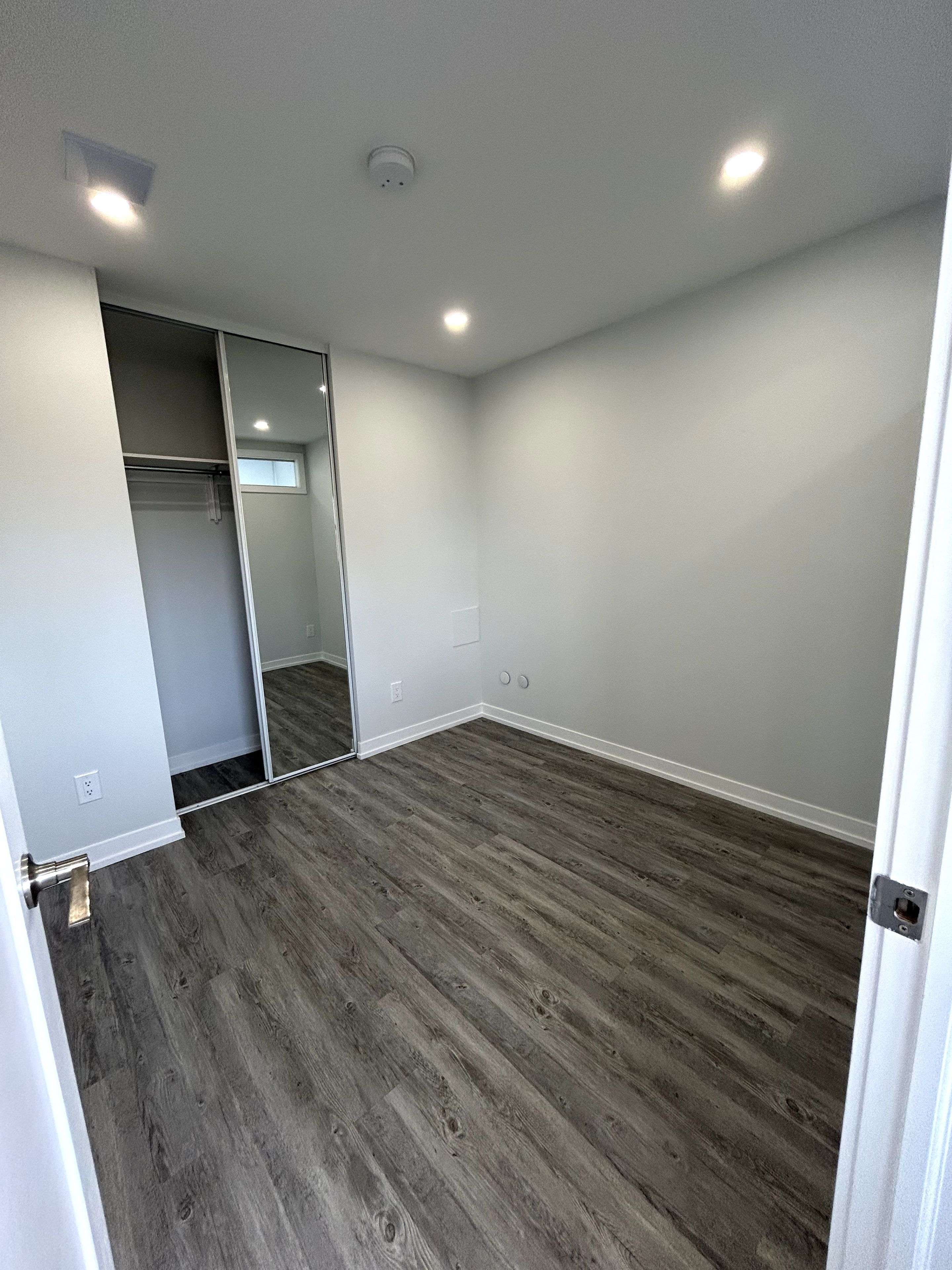 Toronto C02, ON M5R 2X1,15 Walmer RD #401