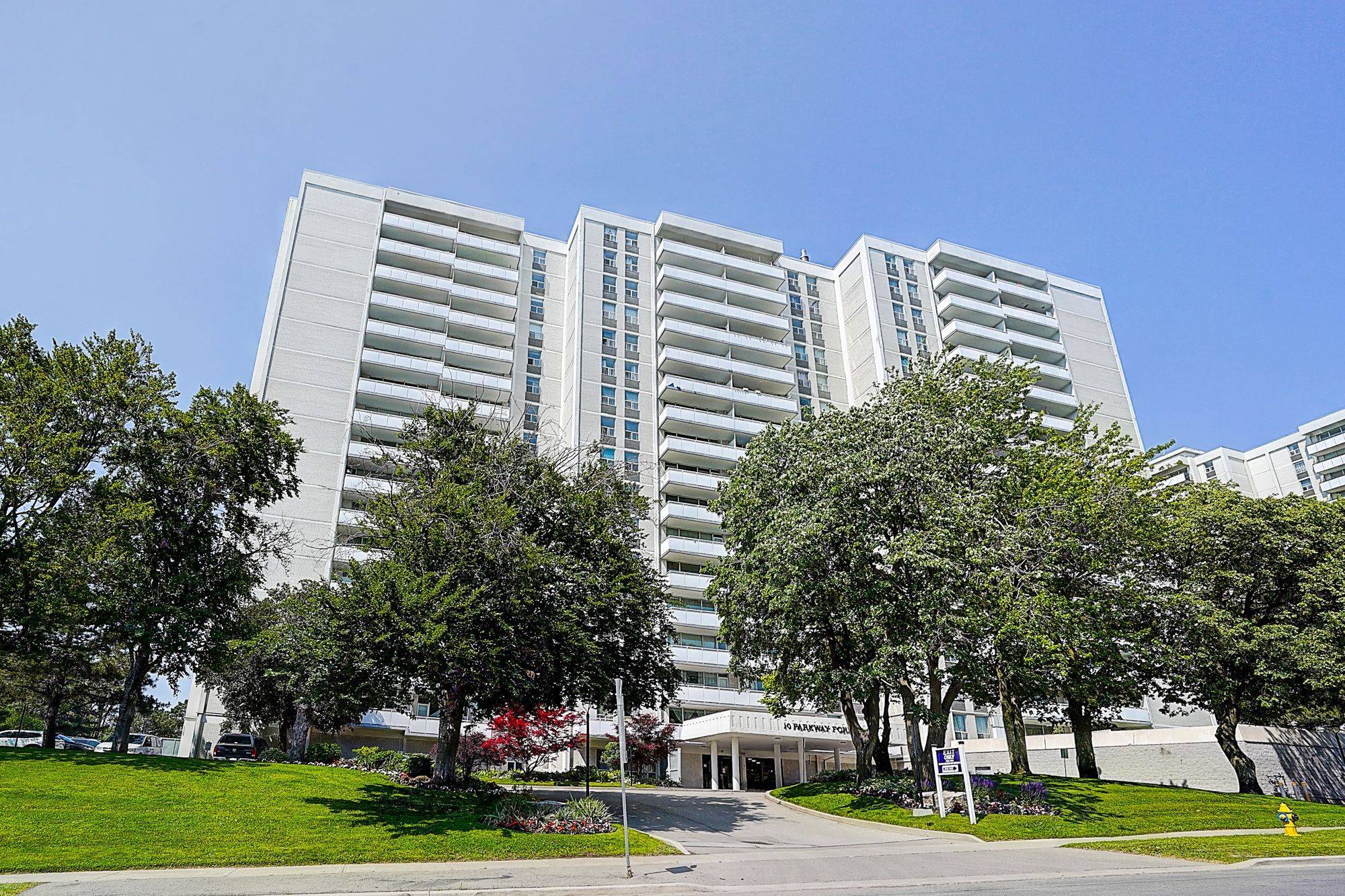 10 Parkway Forest DR #812,  Toronto C15,  ON M2J 1L3