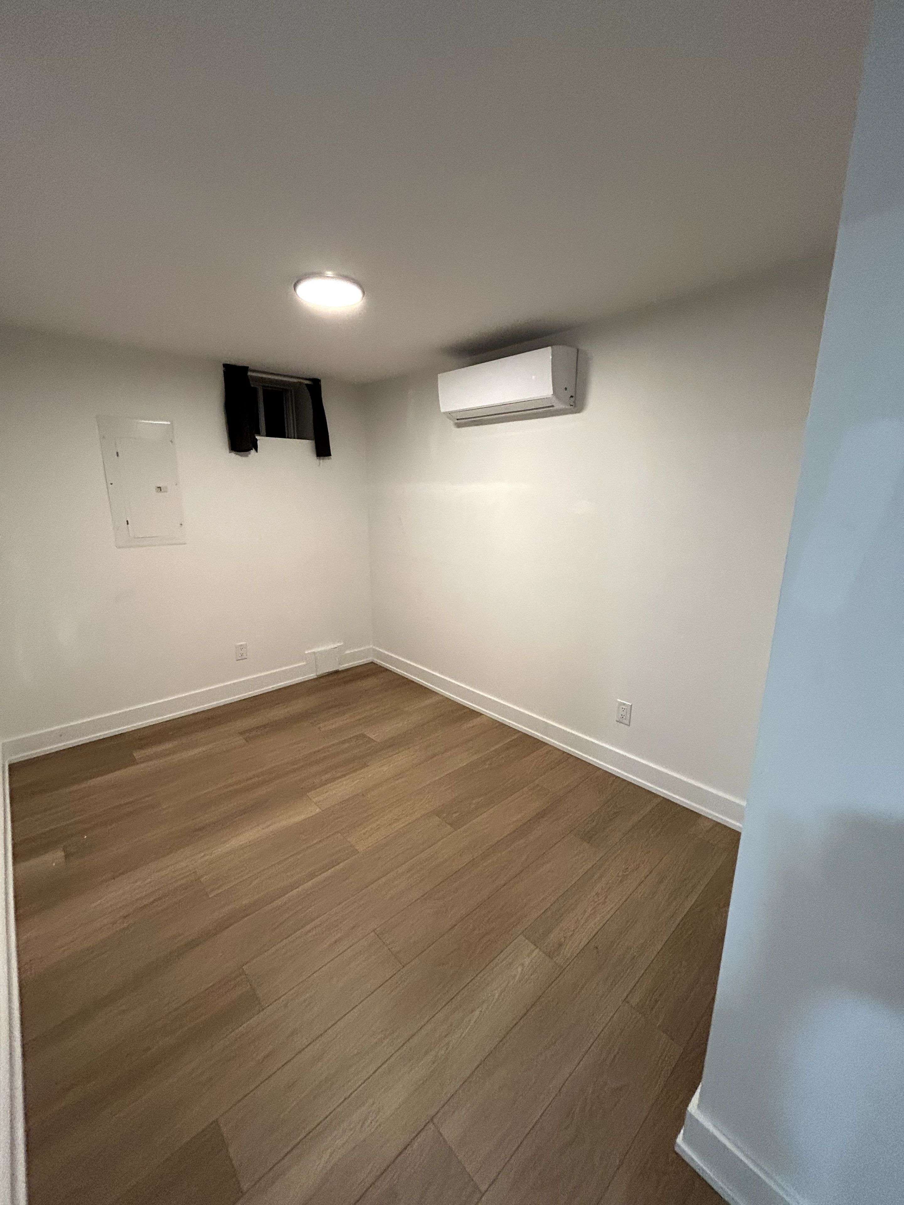 Toronto E01, ON M4M 3B6,137 Curzon ST #1