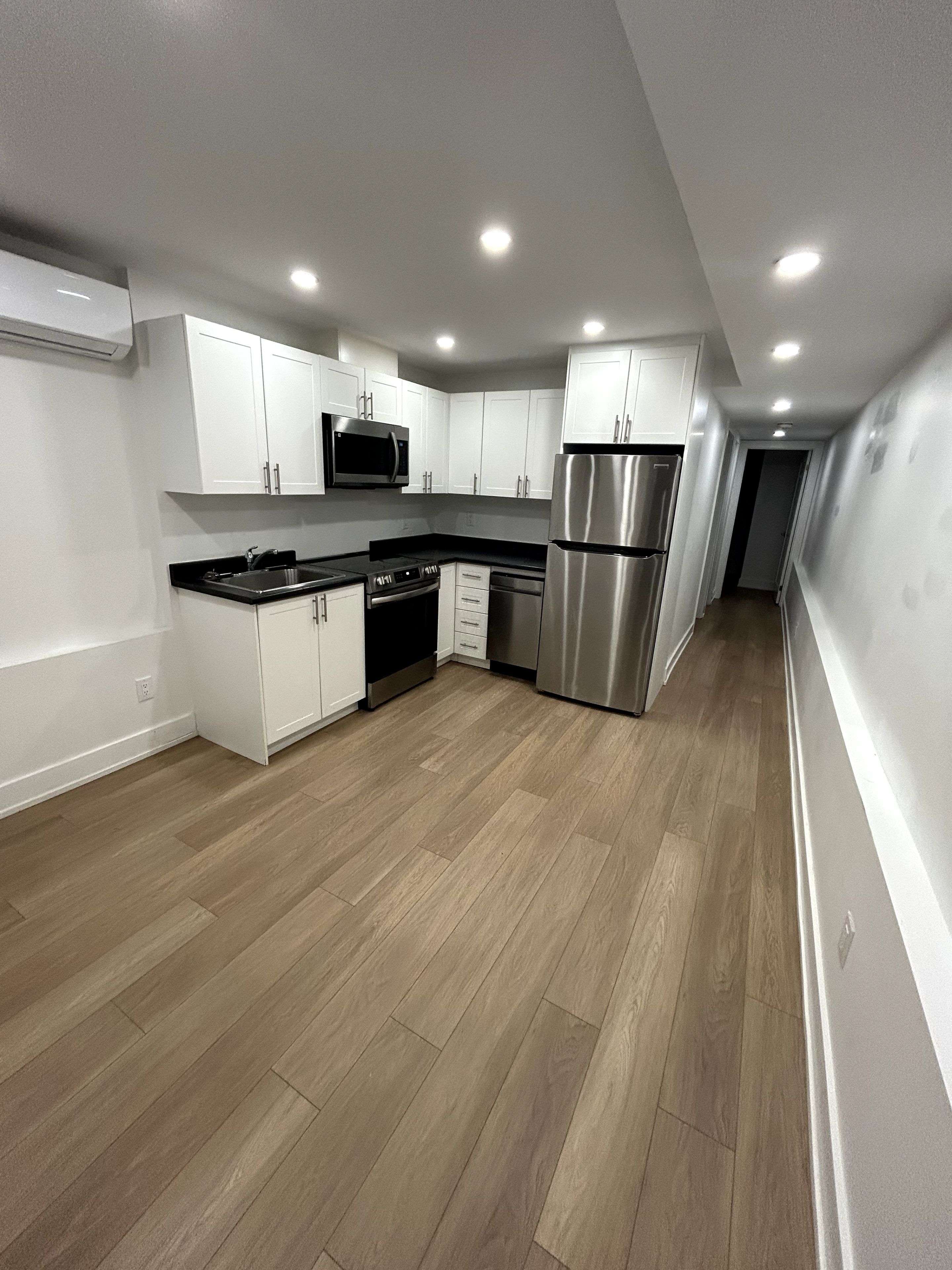 Toronto E01, ON M4M 3B6,137 Curzon ST #1