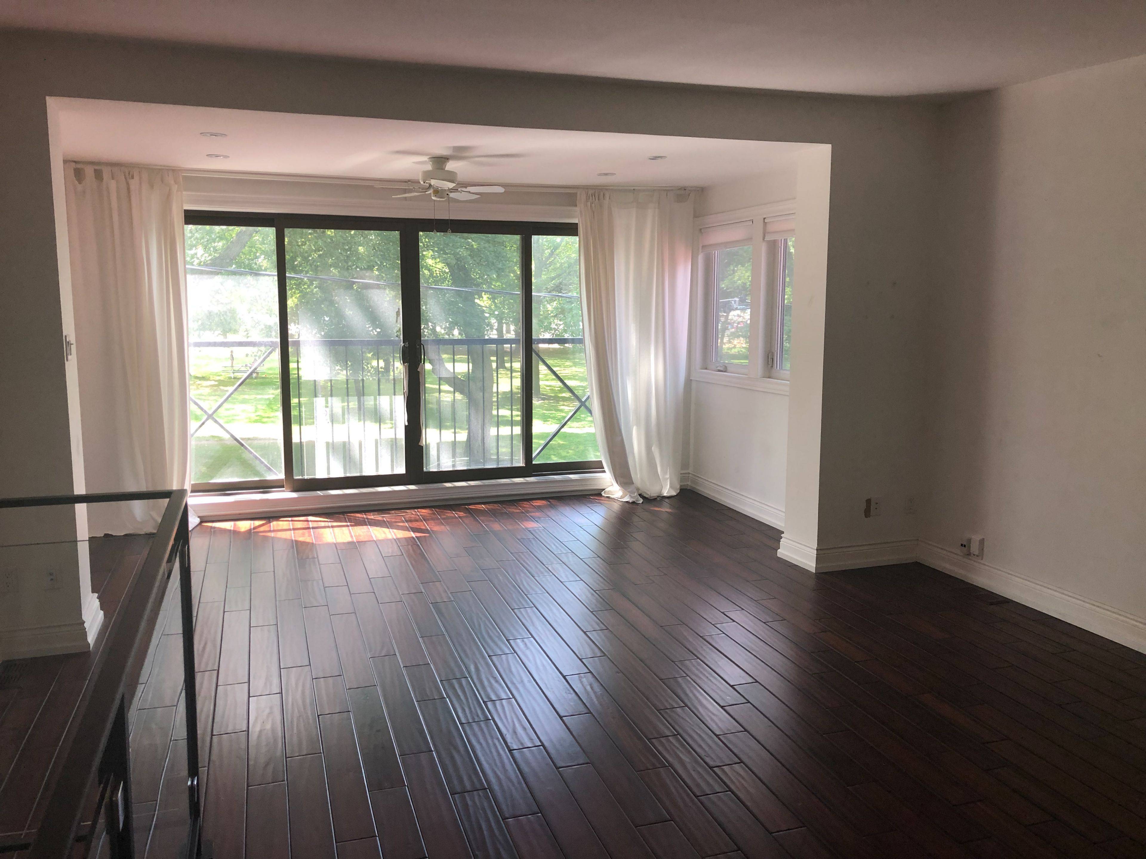 Toronto E02, ON M4L 1B7,14 Kew Beach AVE #UPPER