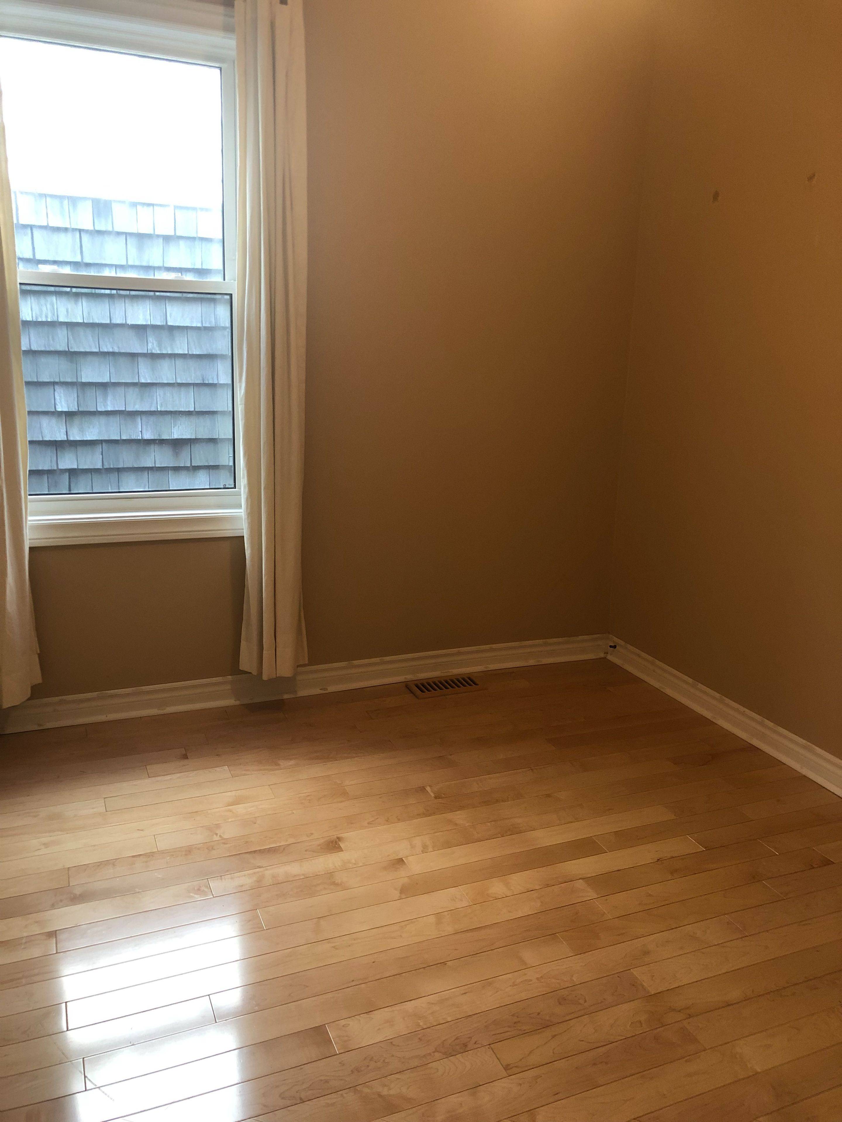 Toronto E02, ON M4L 1B7,14 Kew Beach AVE #UPPER