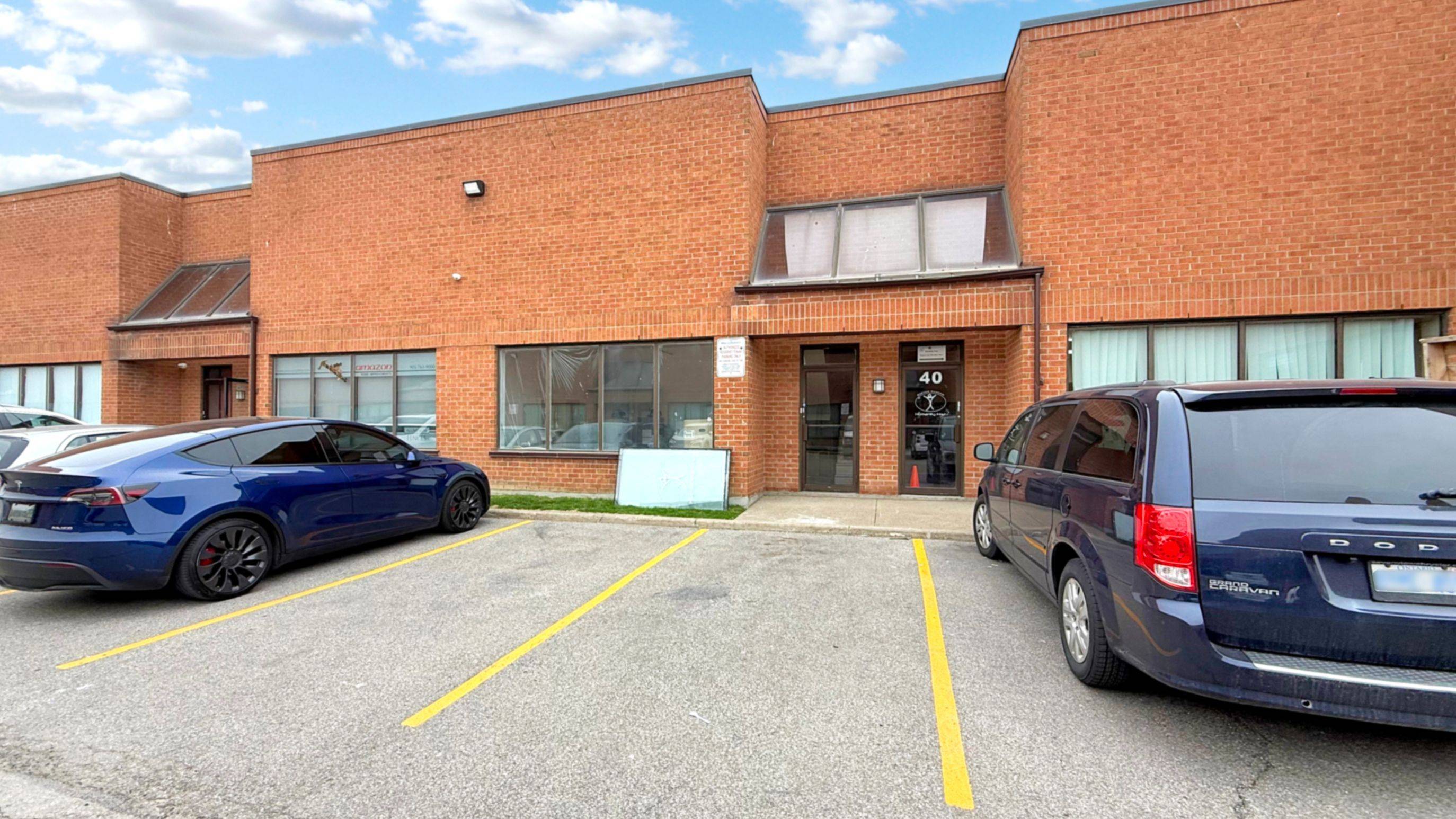 Vaughan, ON L4K 4A3,600 Bowes RD #39