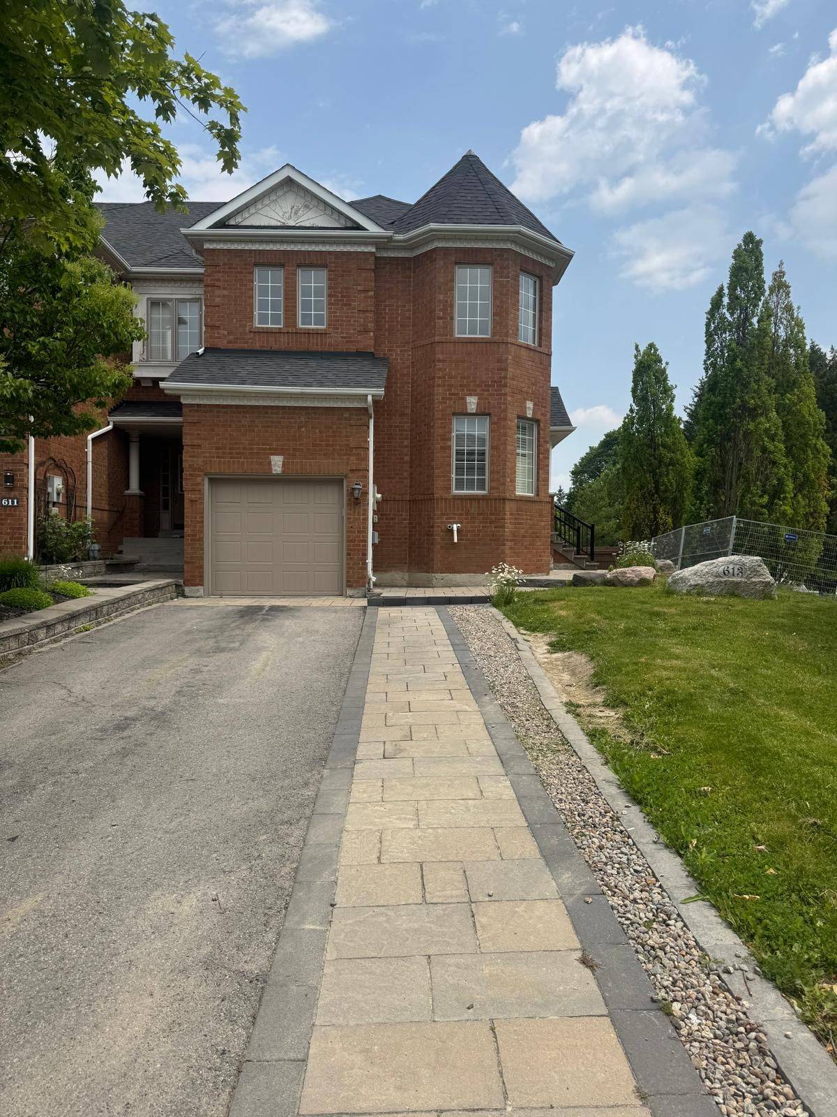 613 Osler CT, Newmarket, ON L3X 2P5